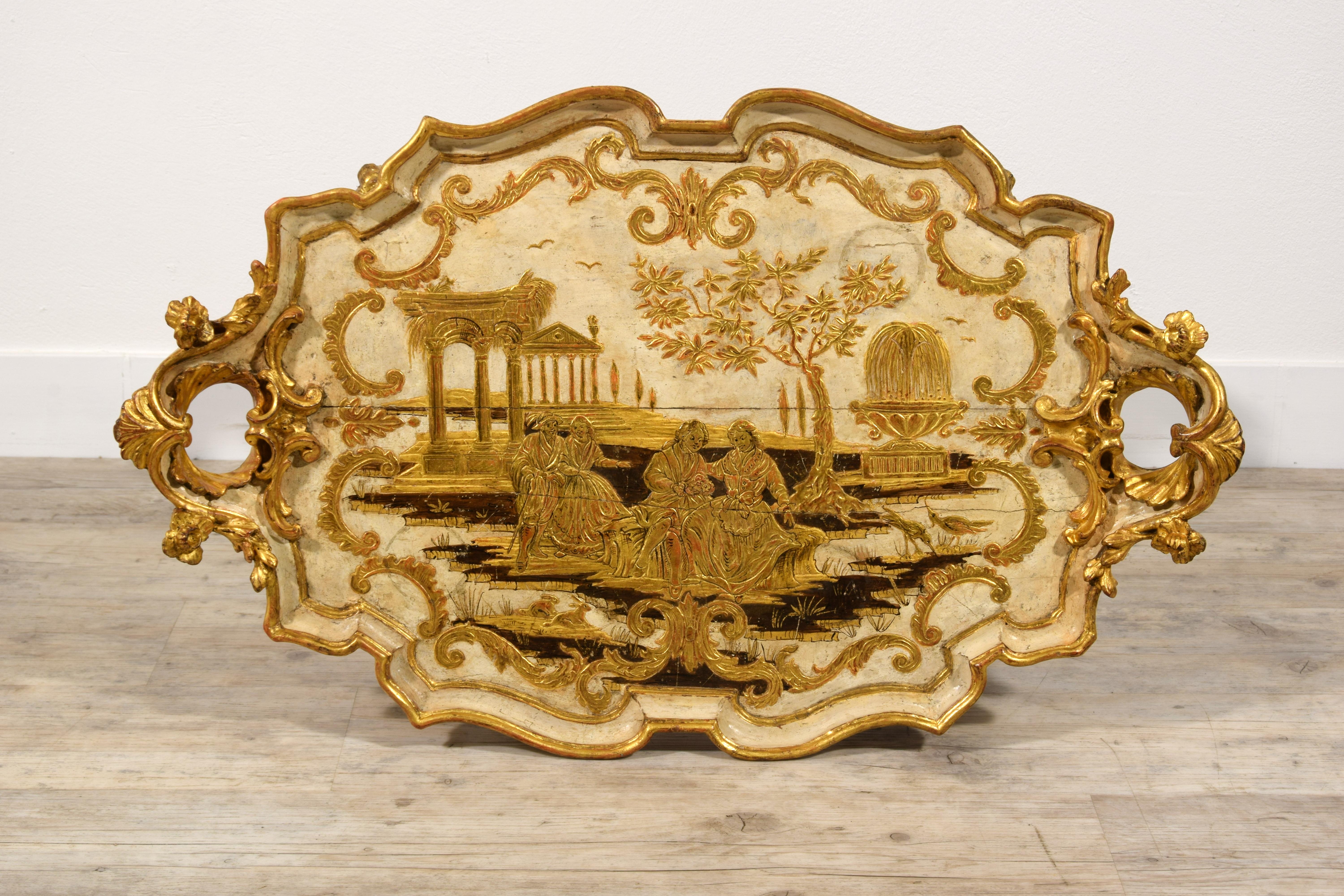 Bois XVIIIe siècle, Table centrale baroque italienne laquée et dorée en vente