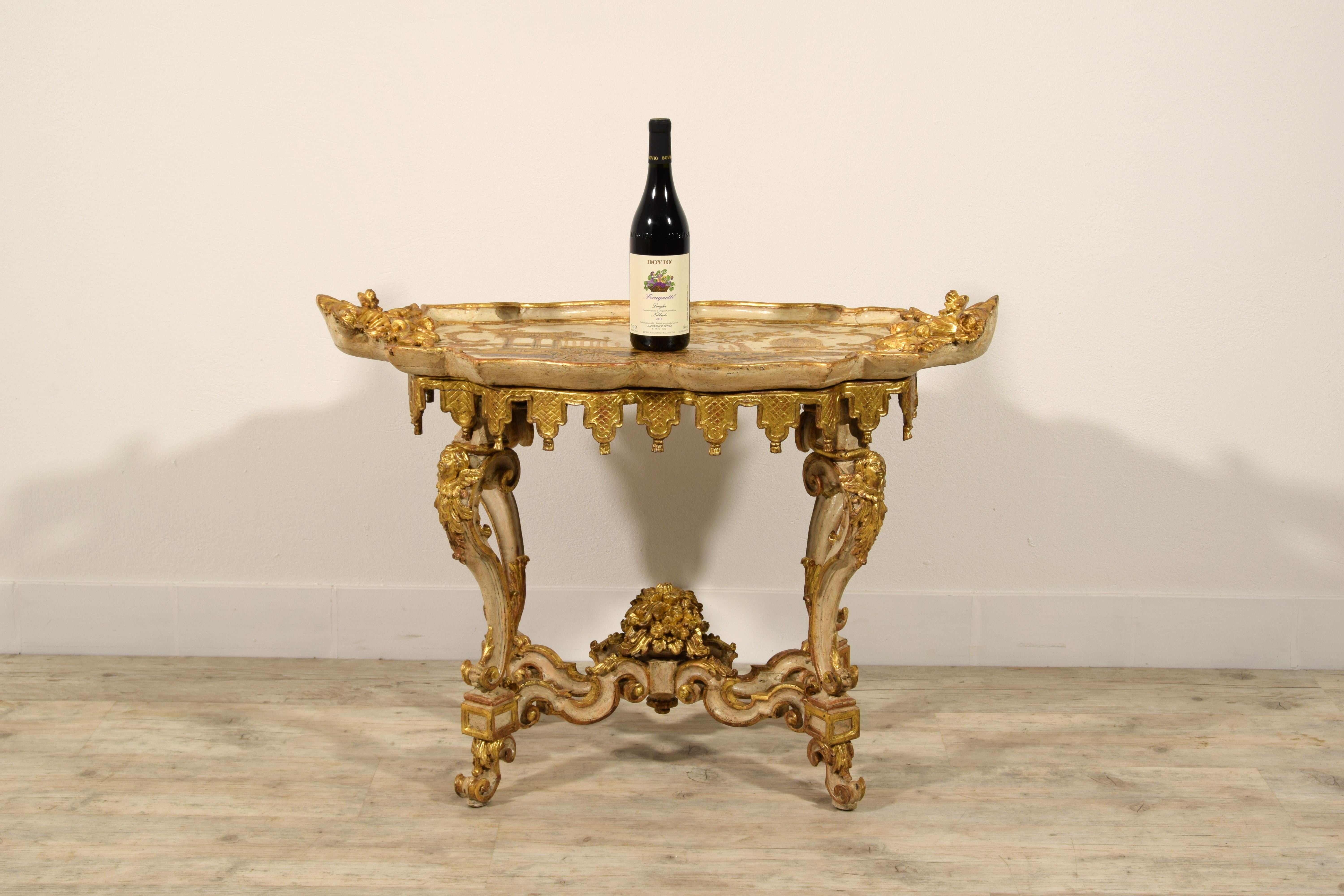 XVIIIe siècle, Table centrale baroque italienne laquée et dorée en vente 1