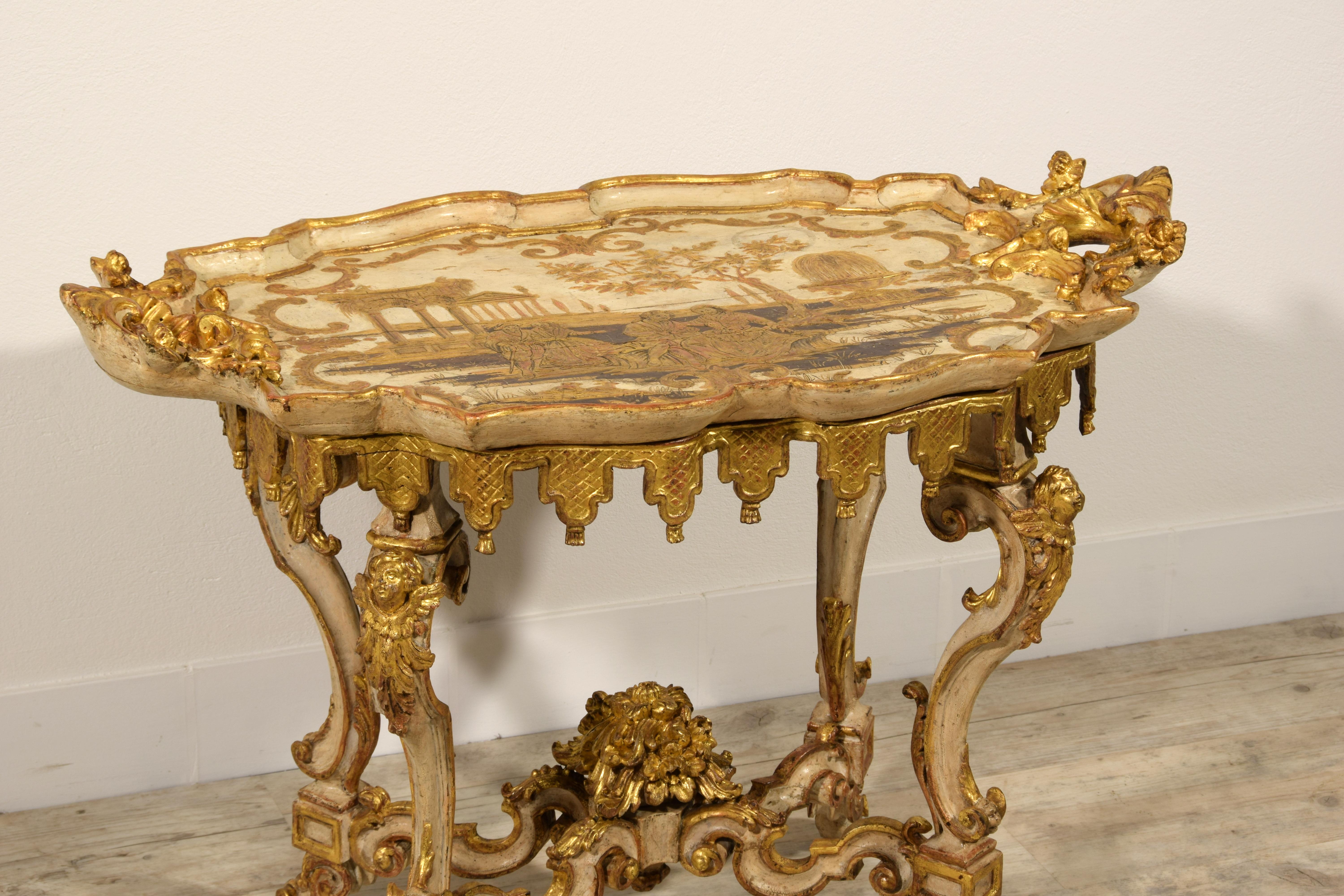 XVIIIe siècle, Table centrale baroque italienne laquée et dorée en vente 4