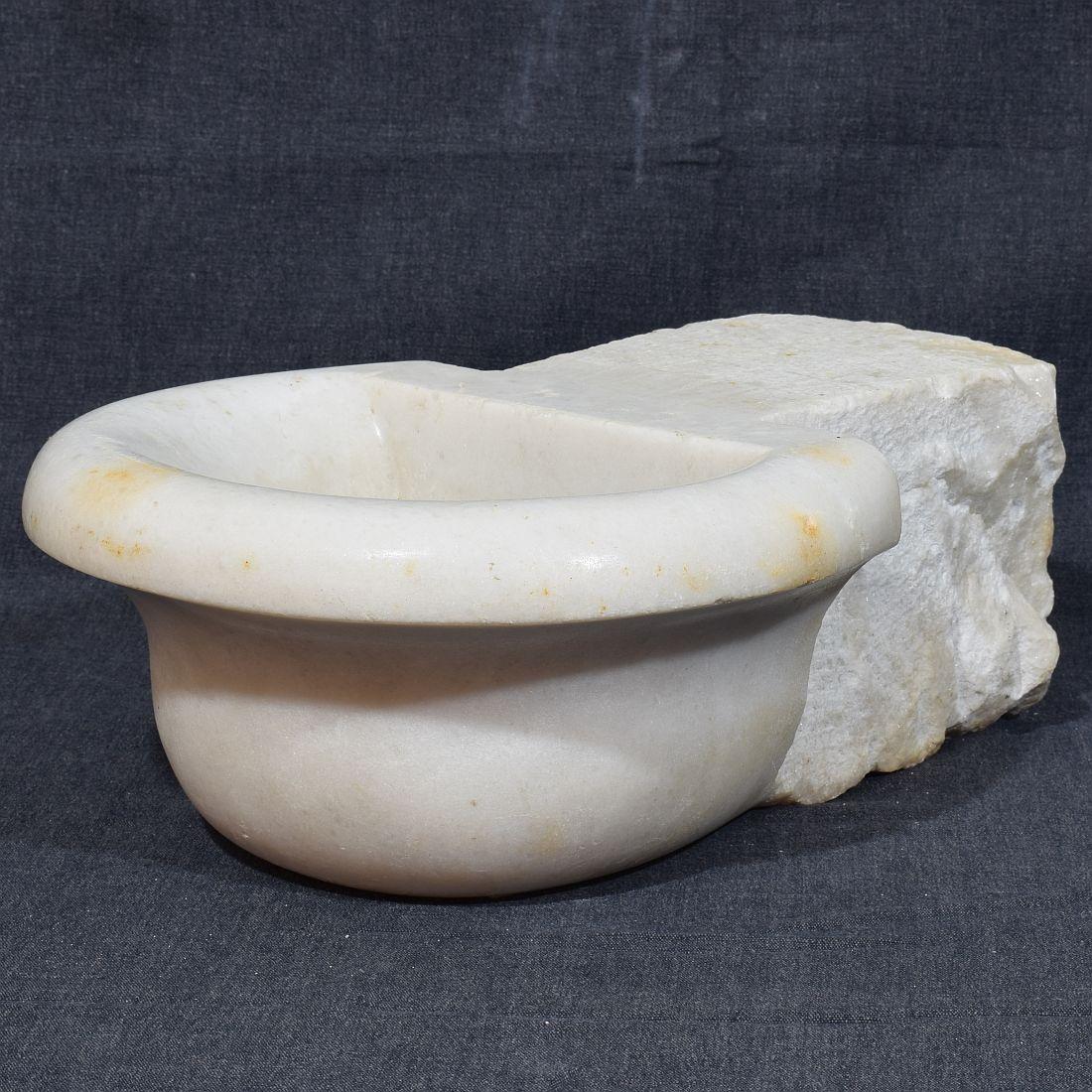 18th Century Italian Baroque Marble Holy Water Font or Stoup For Sale 5