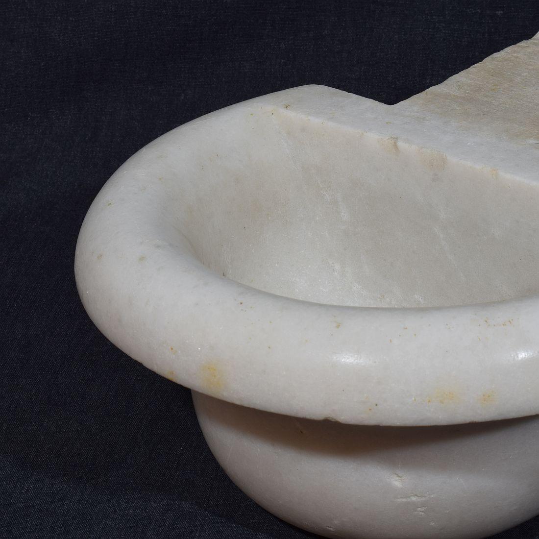 Acquasantiera o acquasantiera in marmo barocca italiana del XVIII secolo in vendita 3