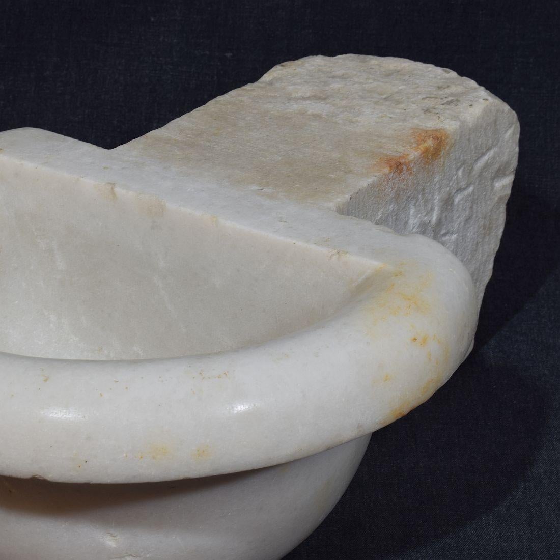 Acquasantiera o acquasantiera in marmo barocca italiana del XVIII secolo in vendita 4