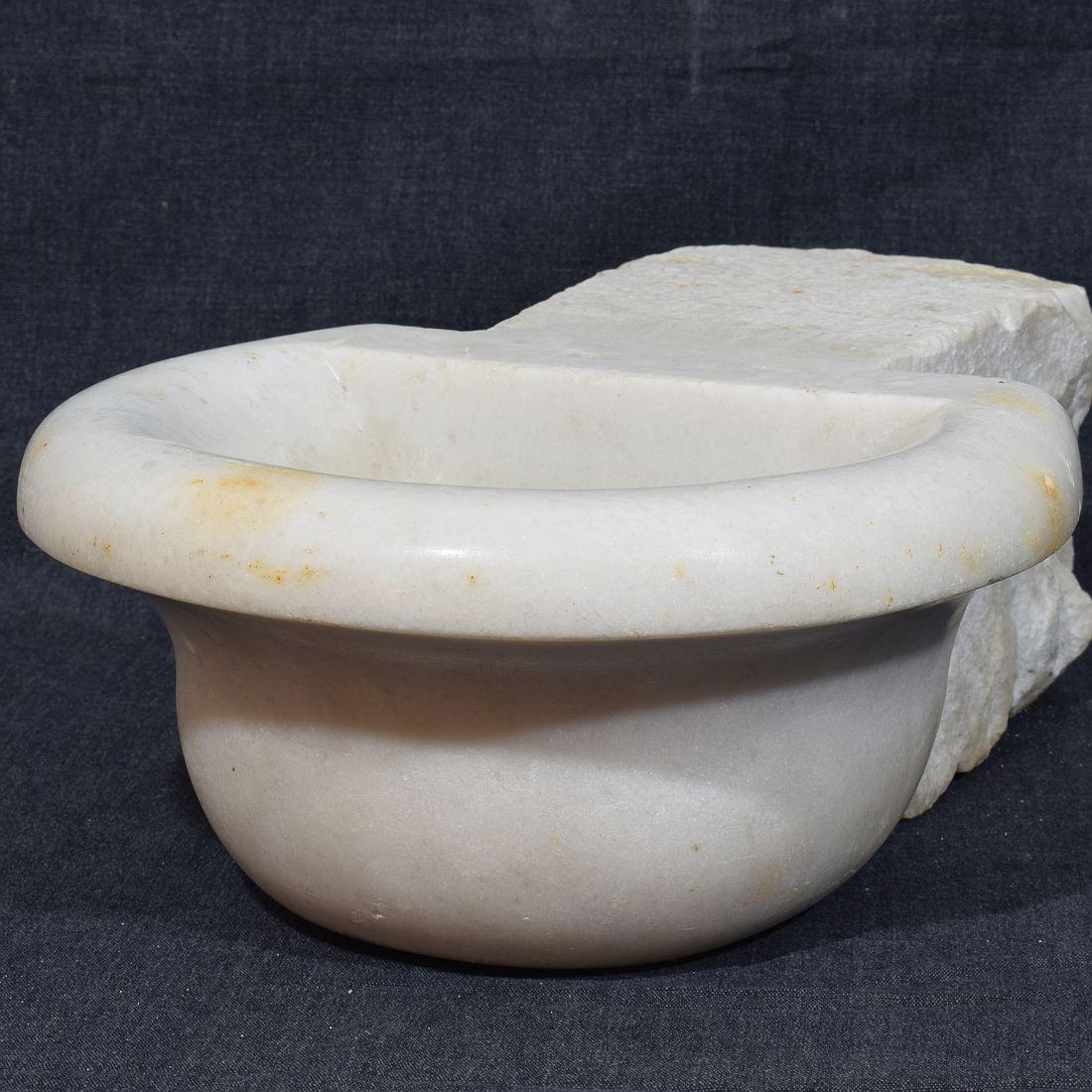 18th Century Italian Baroque Marble Holy Water Font or Stoup For Sale 7