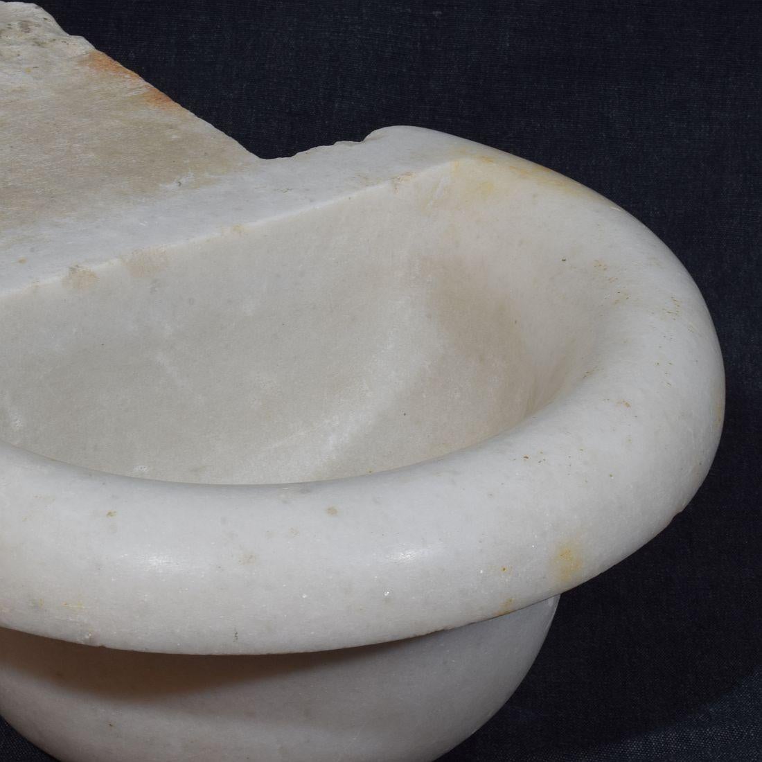 Acquasantiera o acquasantiera in marmo barocca italiana del XVIII secolo in vendita 5
