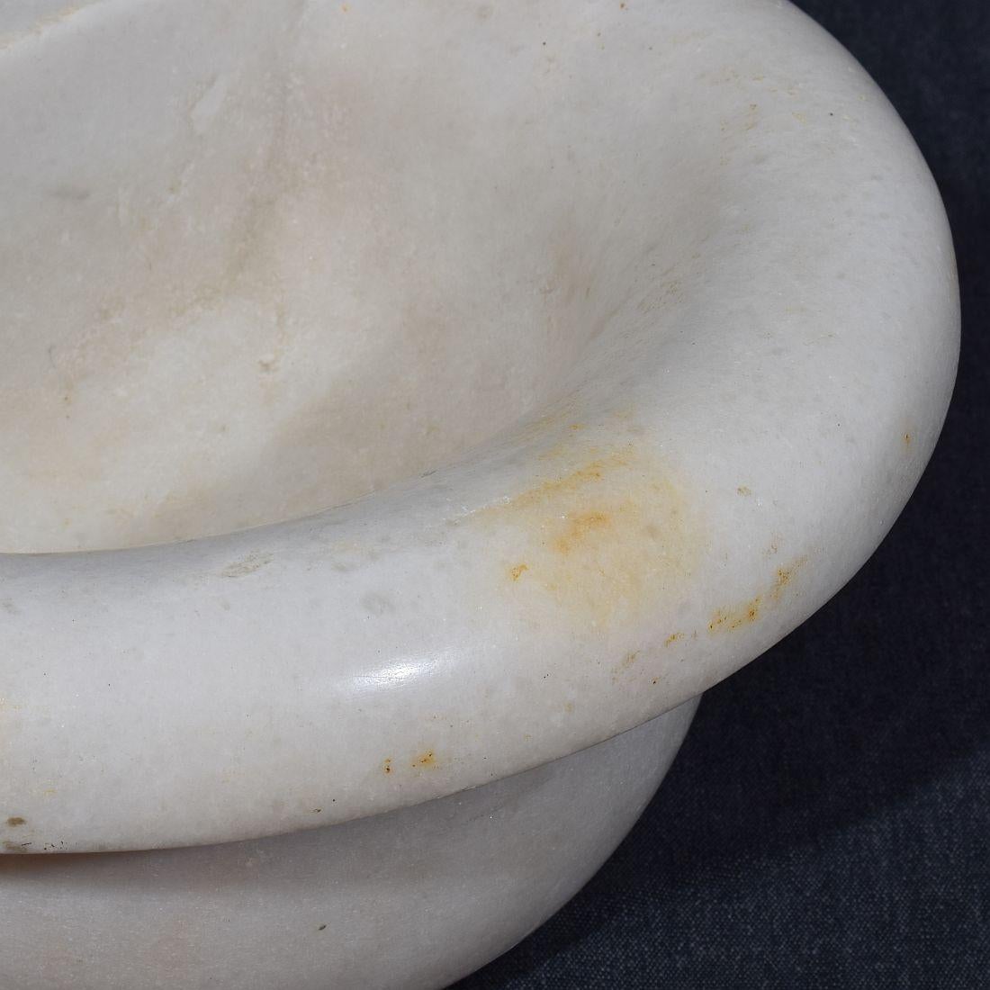 18th Century Italian Baroque Marble Holy Water Font or Stoup For Sale 8