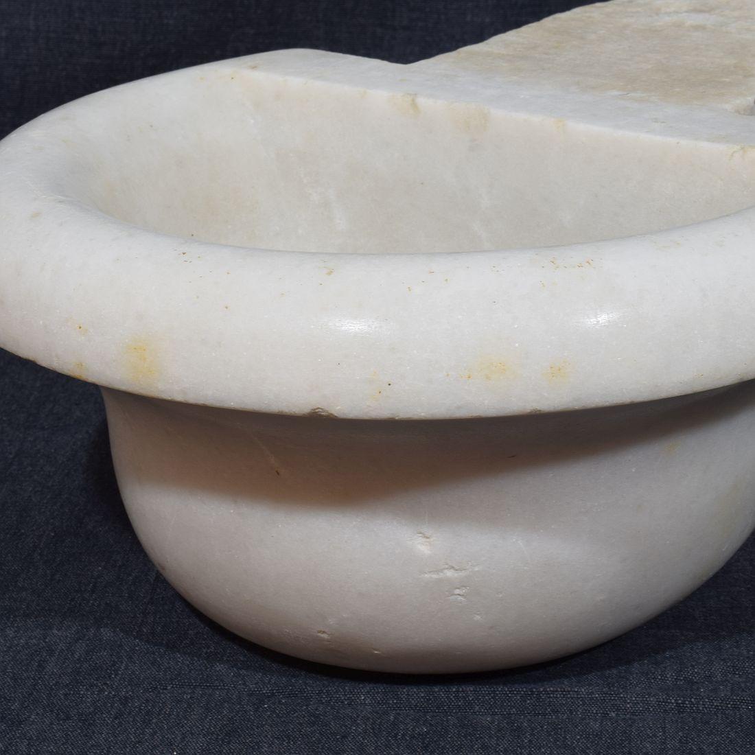 Acquasantiera o acquasantiera in marmo barocca italiana del XVIII secolo in vendita 6