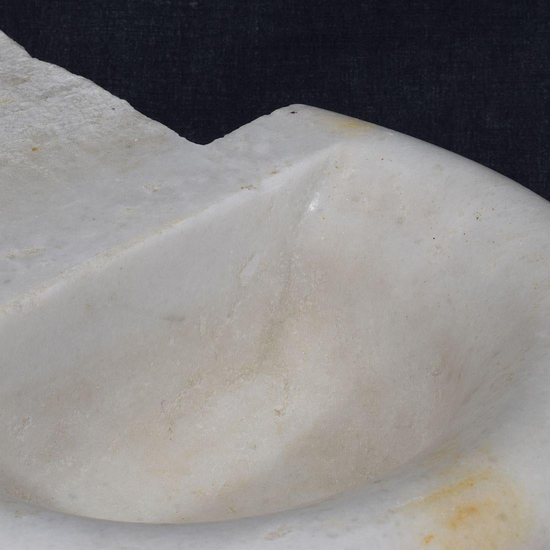 18th Century Italian Baroque Marble Holy Water Font or Stoup For Sale 10