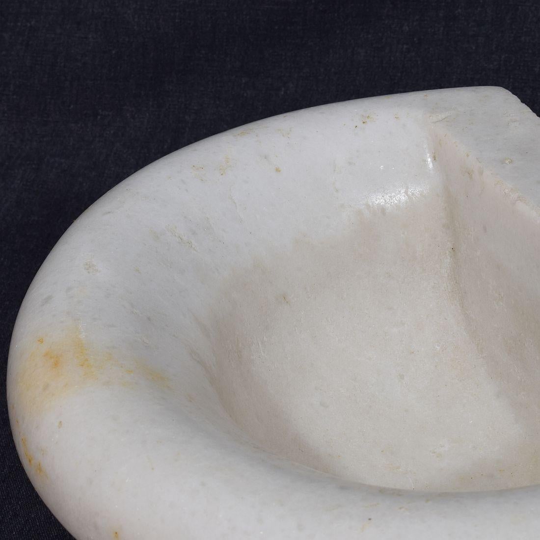 18th Century Italian Baroque Marble Holy Water Font or Stoup For Sale 11