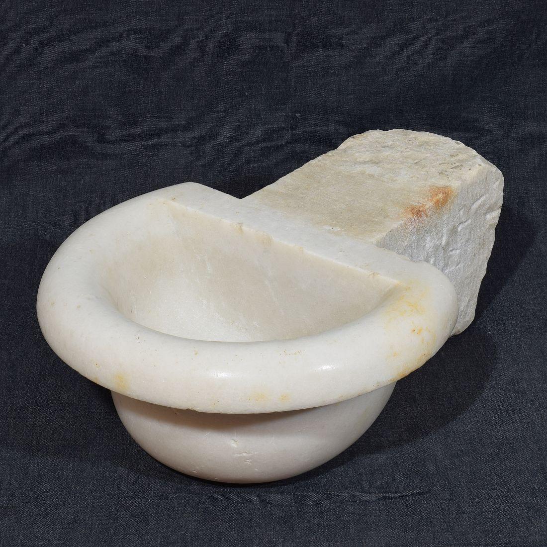 Italiano Acquasantiera o acquasantiera in marmo barocca italiana del XVIII secolo in vendita