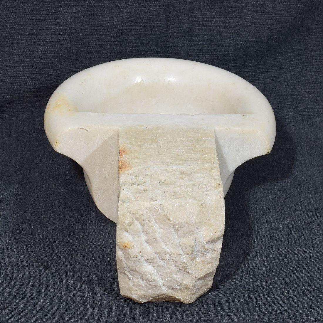 Acquasantiera o acquasantiera in marmo barocca italiana del XVIII secolo In condizioni buone in vendita a Buisson, FR