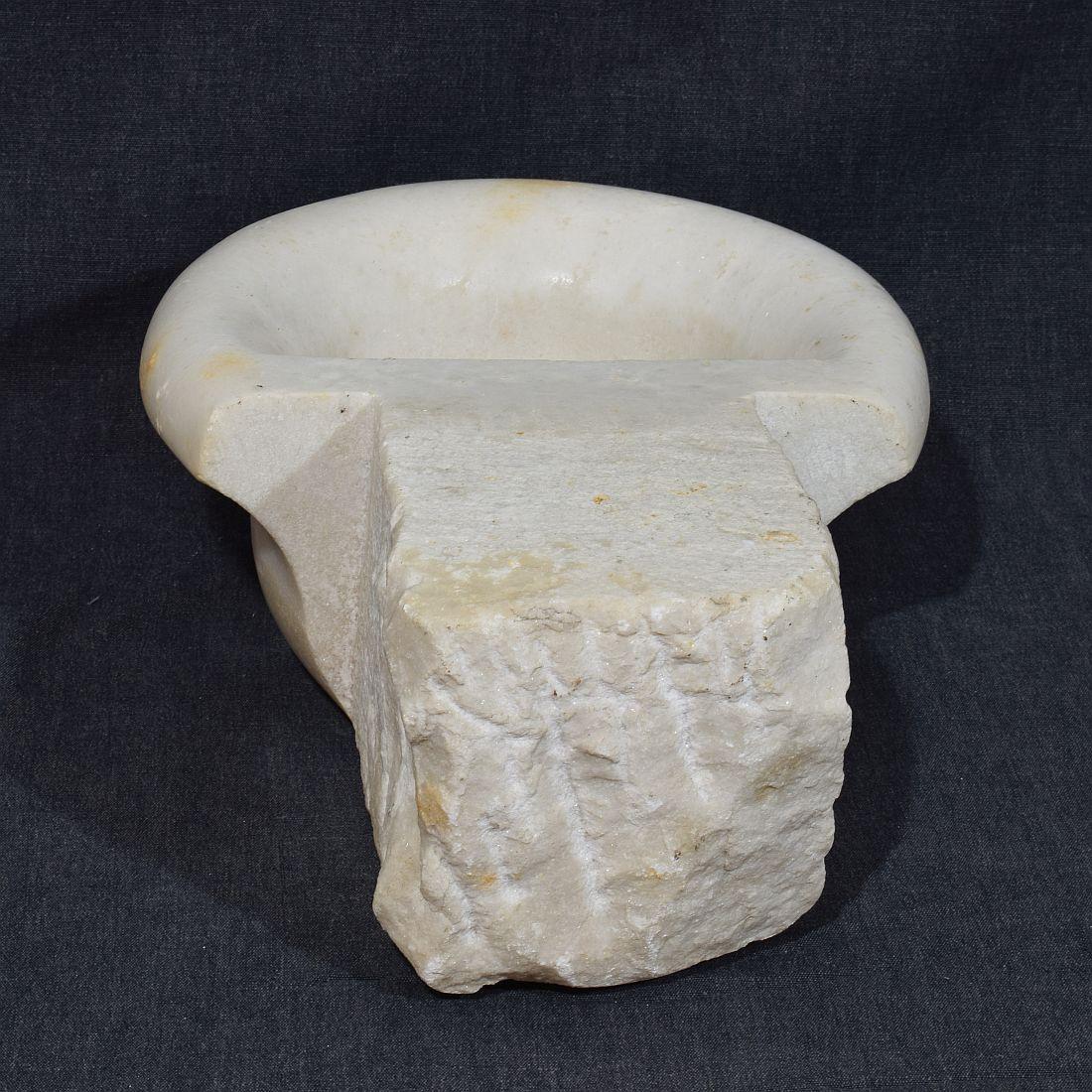 18th Century Italian Baroque Marble Holy Water Font or Stoup For Sale 1