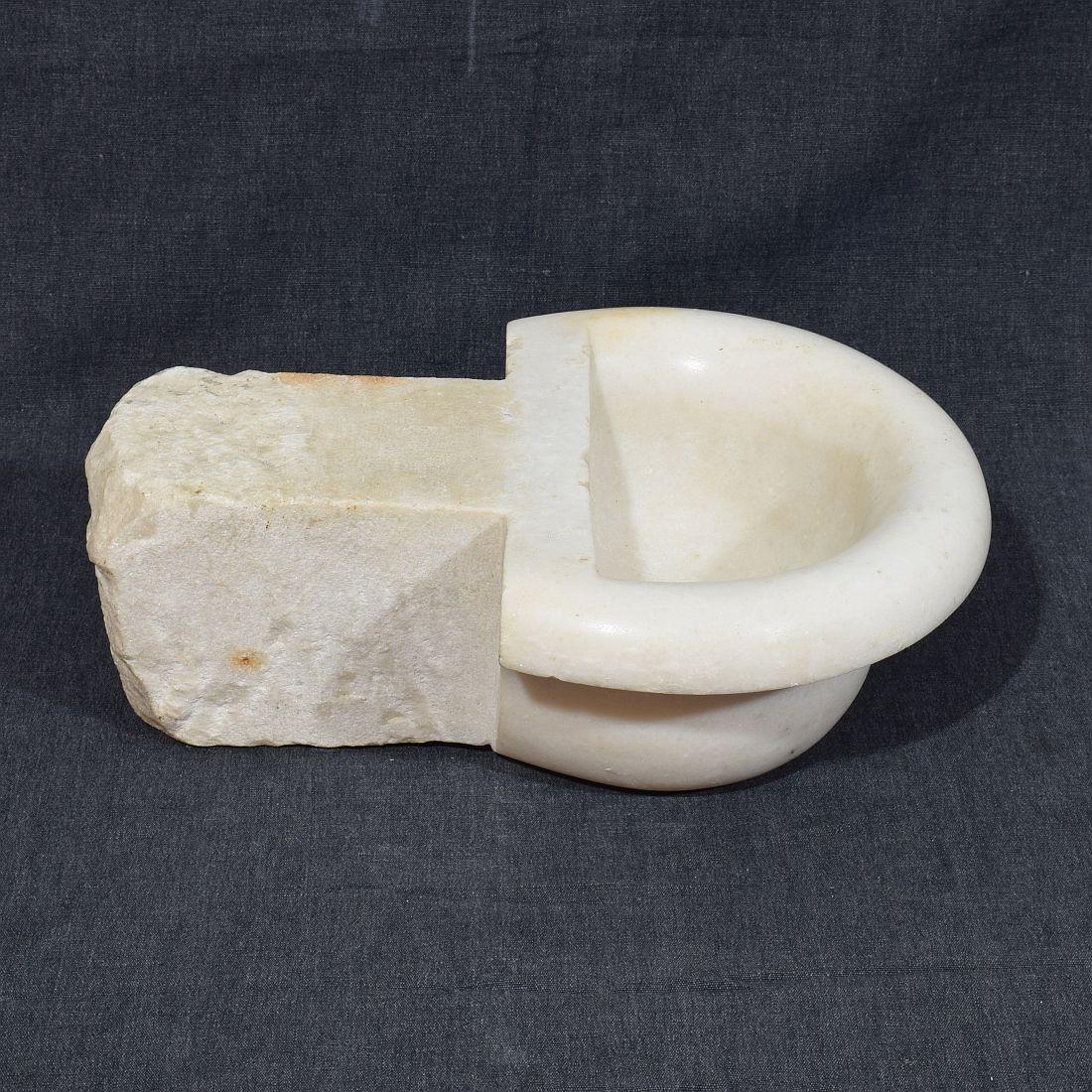 Fino al XVIII secolo Acquasantiera o acquasantiera in marmo barocca italiana del XVIII secolo in vendita