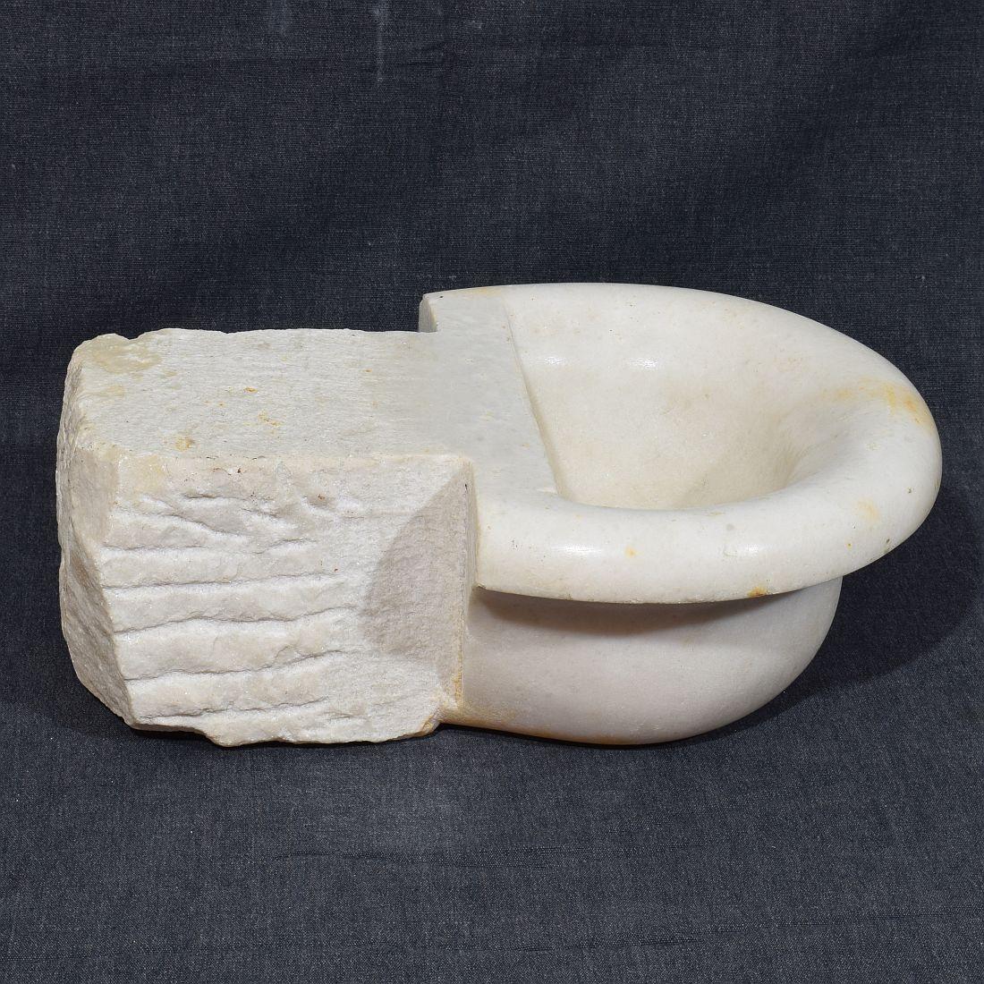 18th Century Italian Baroque Marble Holy Water Font or Stoup For Sale 2