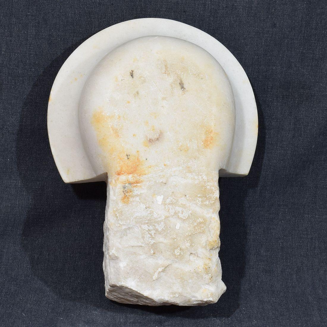 18th Century Italian Baroque Marble Holy Water Font or Stoup For Sale 3