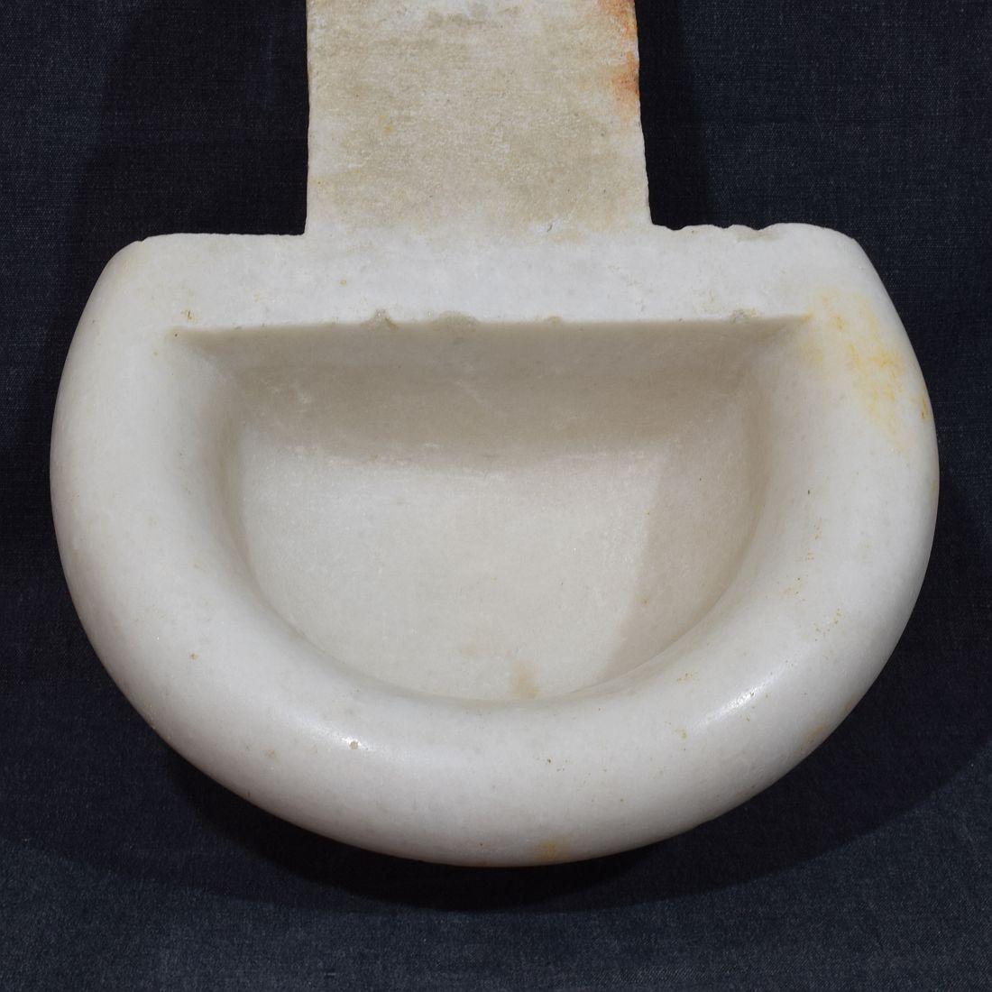 Acquasantiera o acquasantiera in marmo barocca italiana del XVIII secolo in vendita 1
