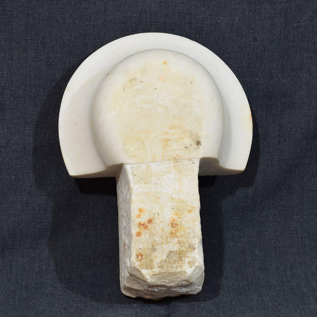 18th Century Italian Baroque Marble Holy Water Font or Stoup For Sale 4