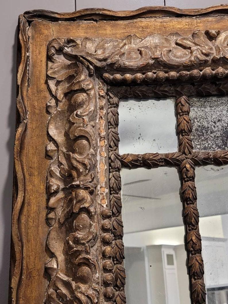 Miroir en bois doré d'époque baroque italienne du XVIIIe siècle Bon état - En vente à Forney, TX