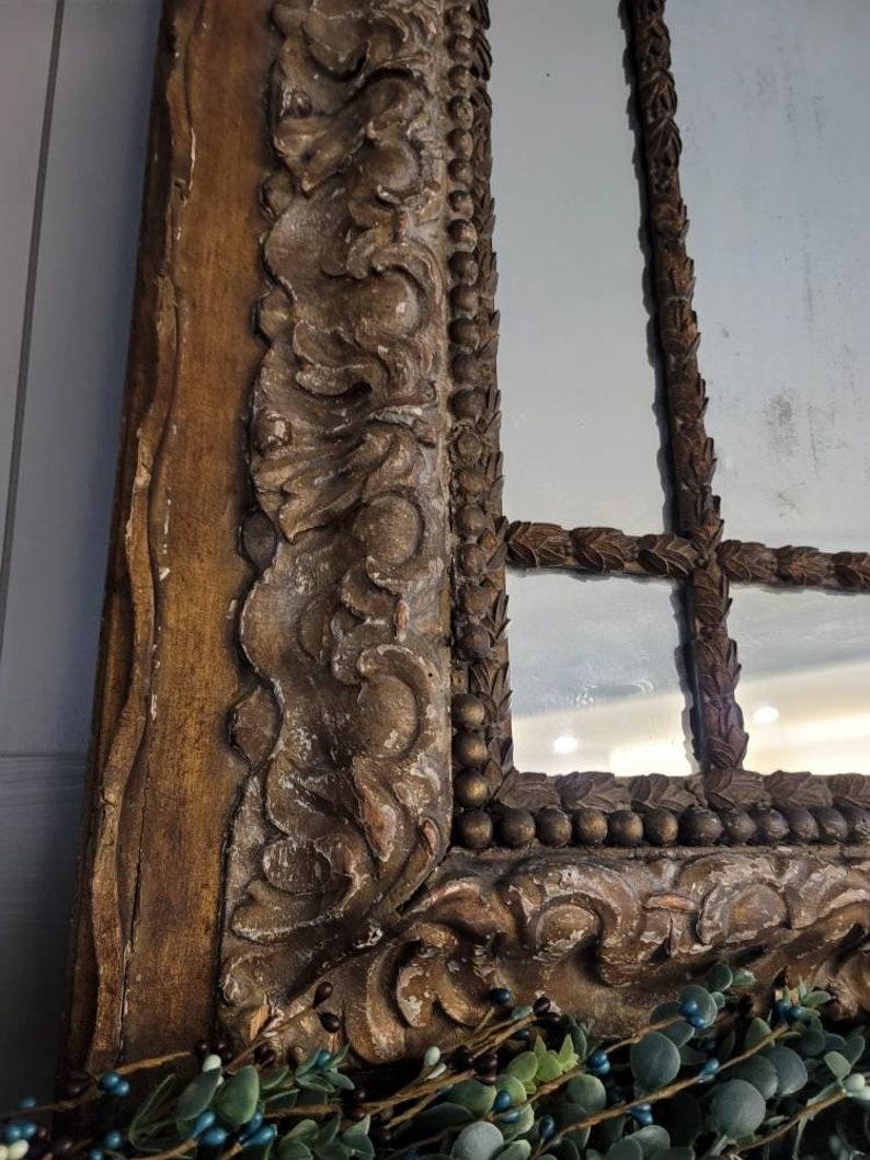 Miroir en bois doré d'époque baroque italienne du XVIIIe siècle en vente 1