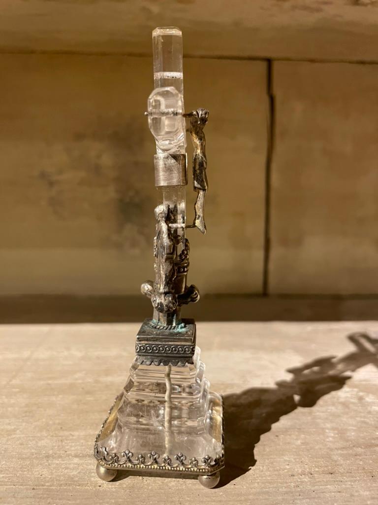 Italienisches Barockkreuzfix aus Silber und Bergkristall aus dem 18. Jahrhundert im Angebot 3