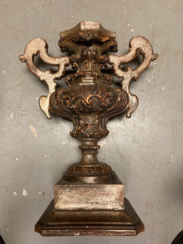 18th Century Italian Baroque Silver Gilt Carved Wood Urn For Sale 7