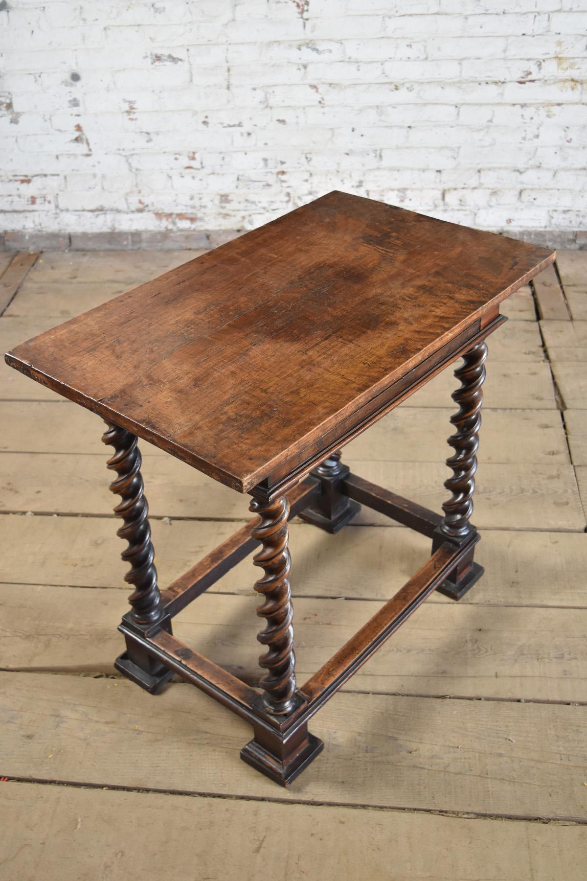 18th Century Italian Baroque Small Walnut Center / End Table In Good Condition In Troy, NY