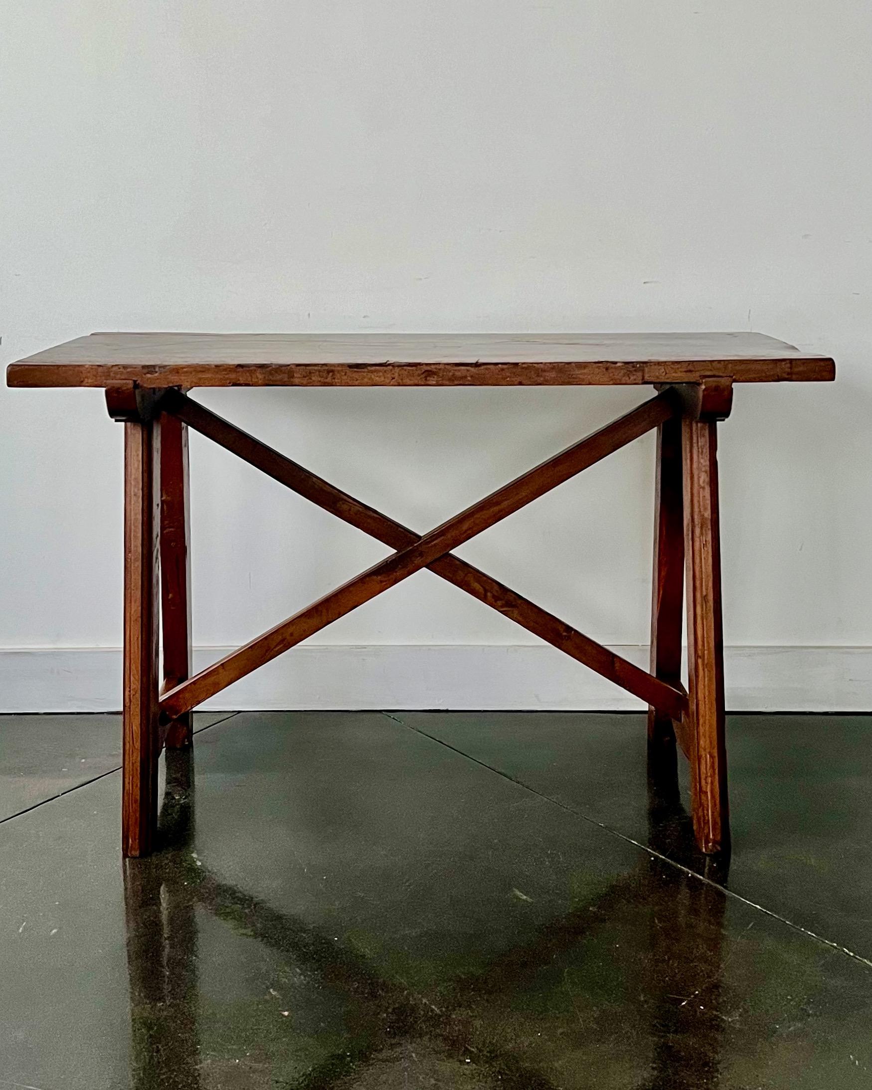 18th century Italian Baroque-Style Walnut Side Table  In Good Condition For Sale In Charleston, SC