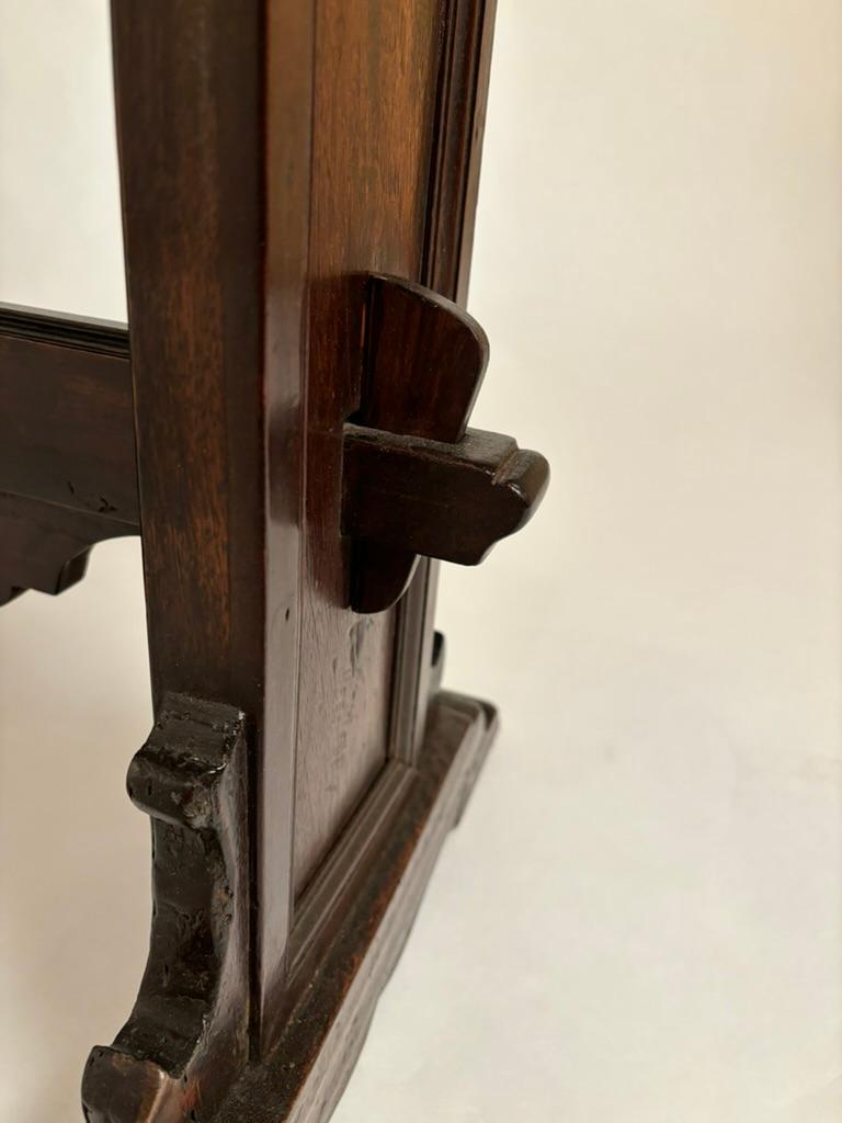 18th Century Italian Baroque Style Walnut Side Table  For Sale 3