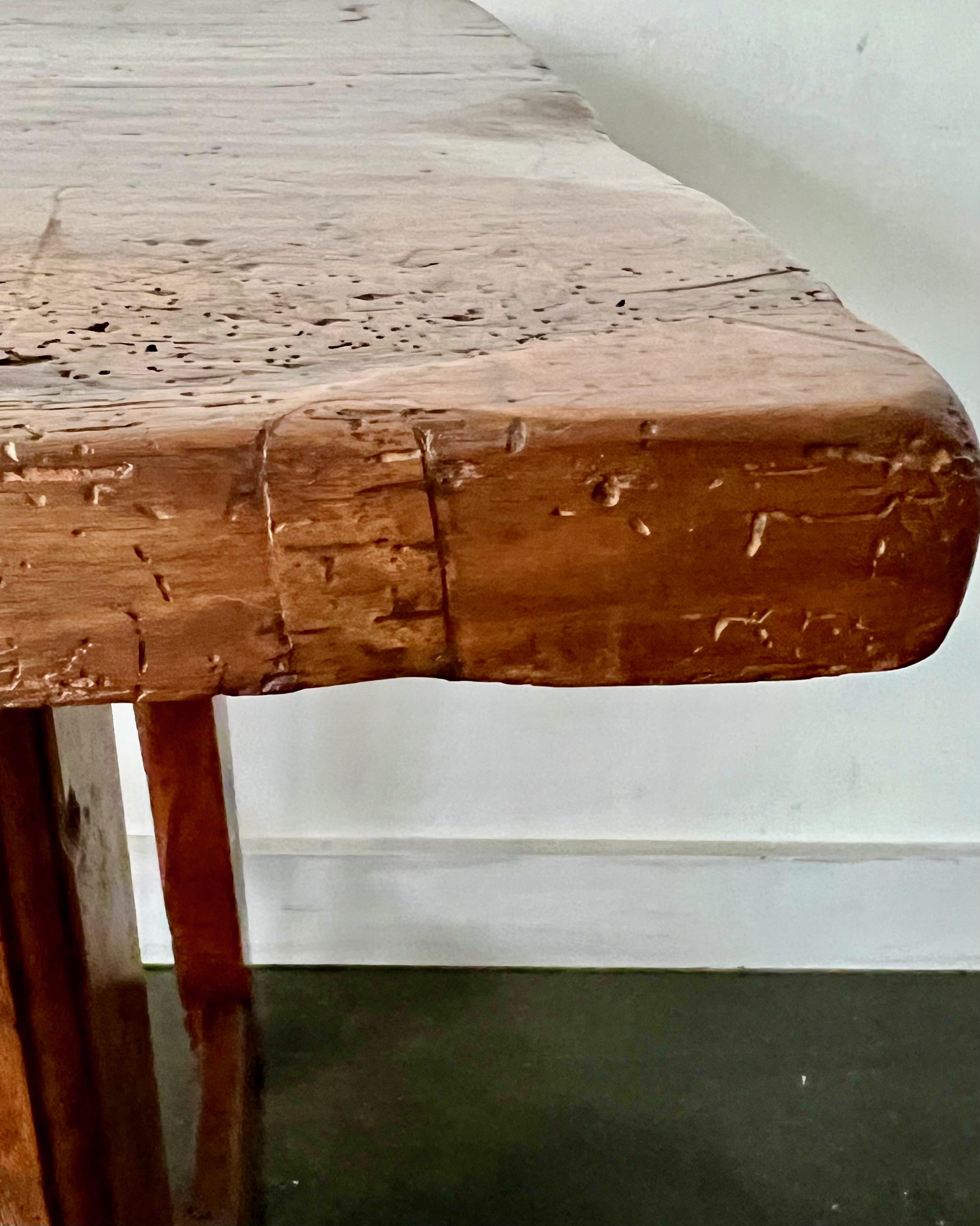18th century Italian Baroque-Style Walnut Side Table  For Sale 2