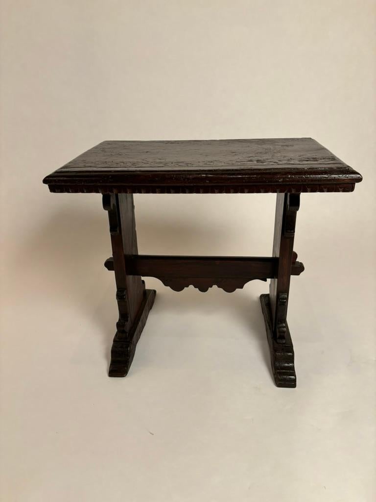 18th Century Italian Baroque Style Walnut Side Table  For Sale 4