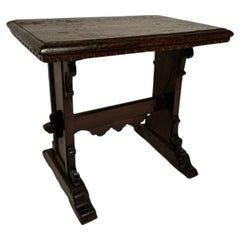 Table d'appoint en noyer de style baroque italien du XVIIIe siècle 