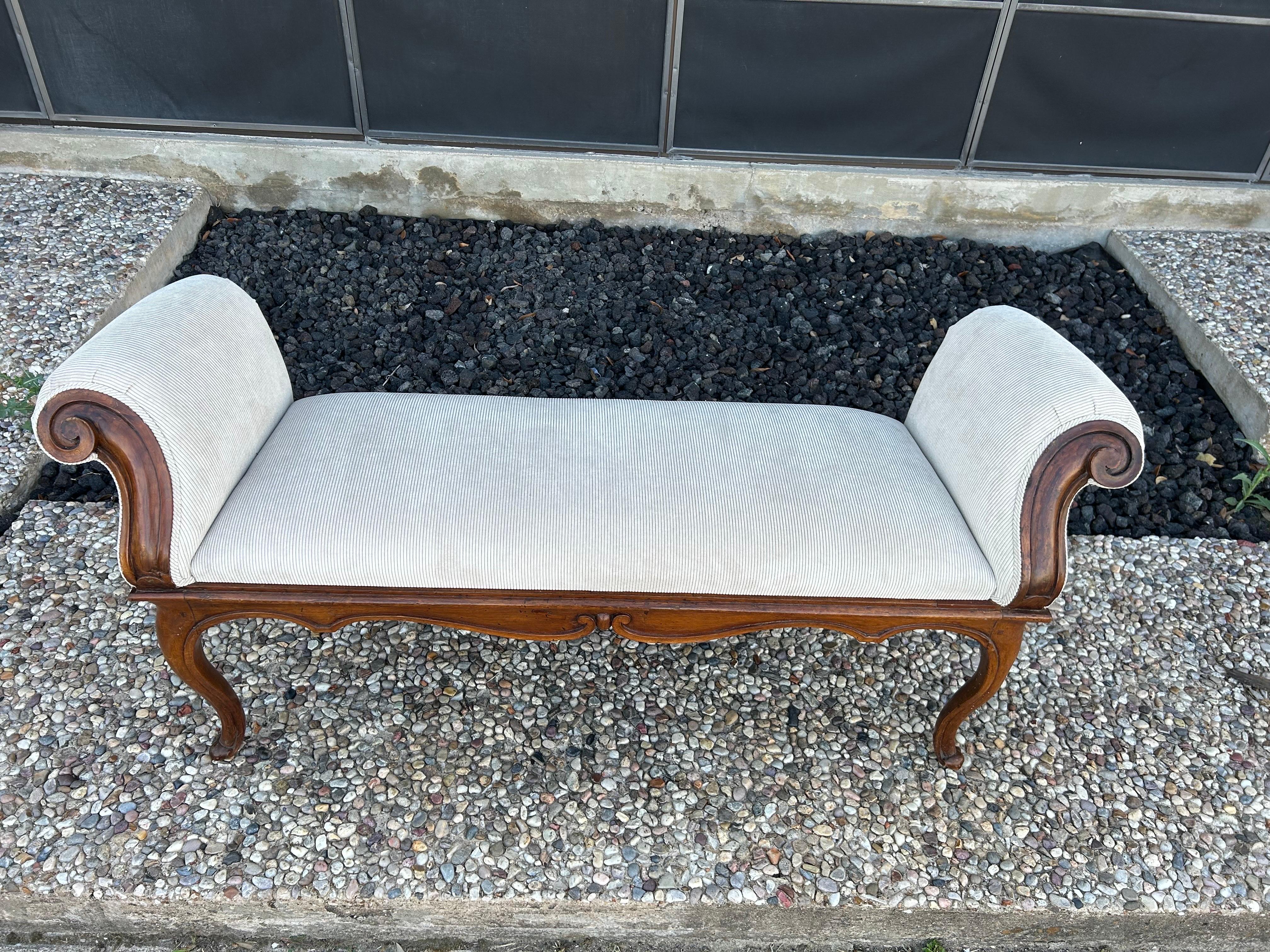 Banc en noyer baroque italien du 18e siècle en vente 5