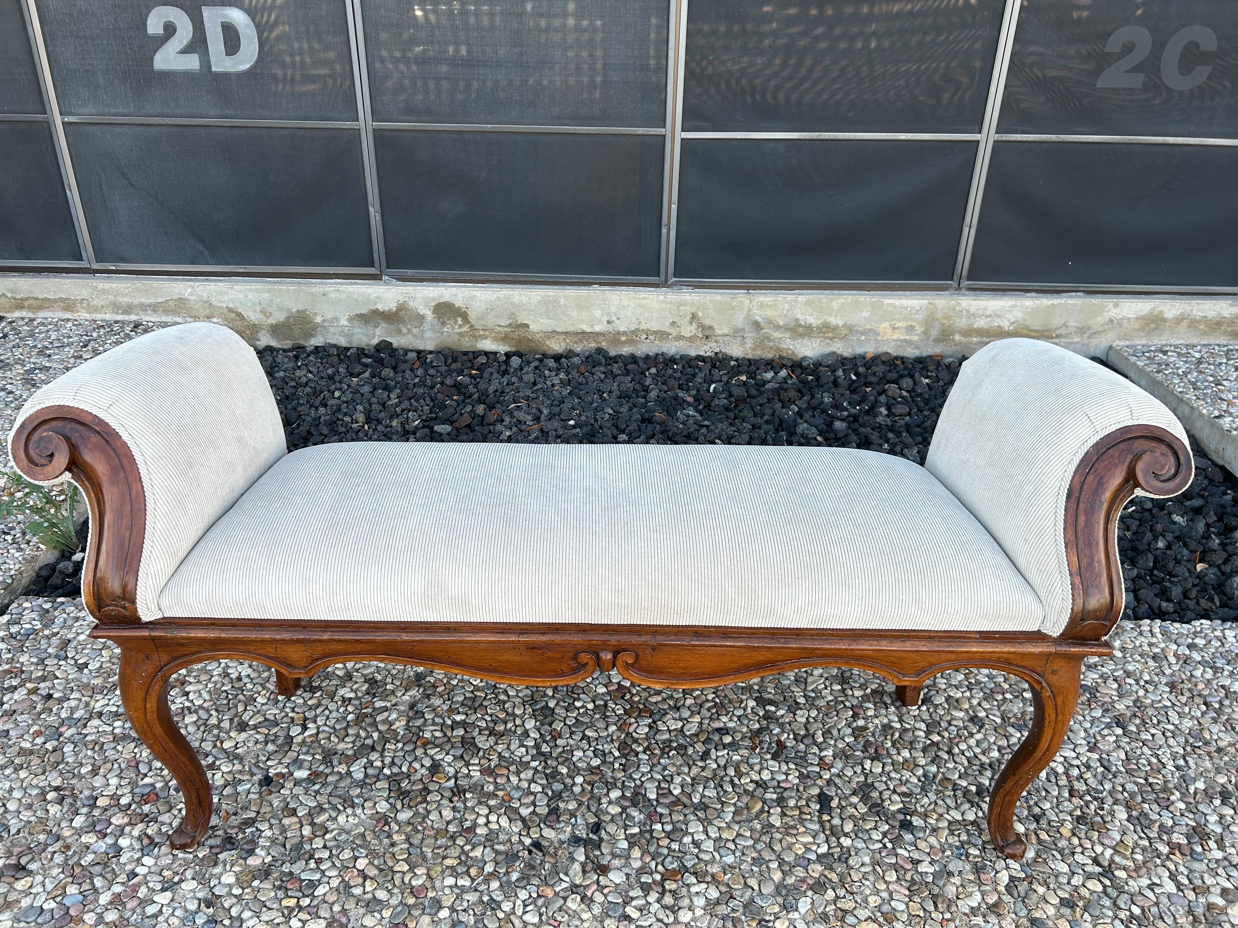 Baroque Banc en noyer baroque italien du 18e siècle en vente