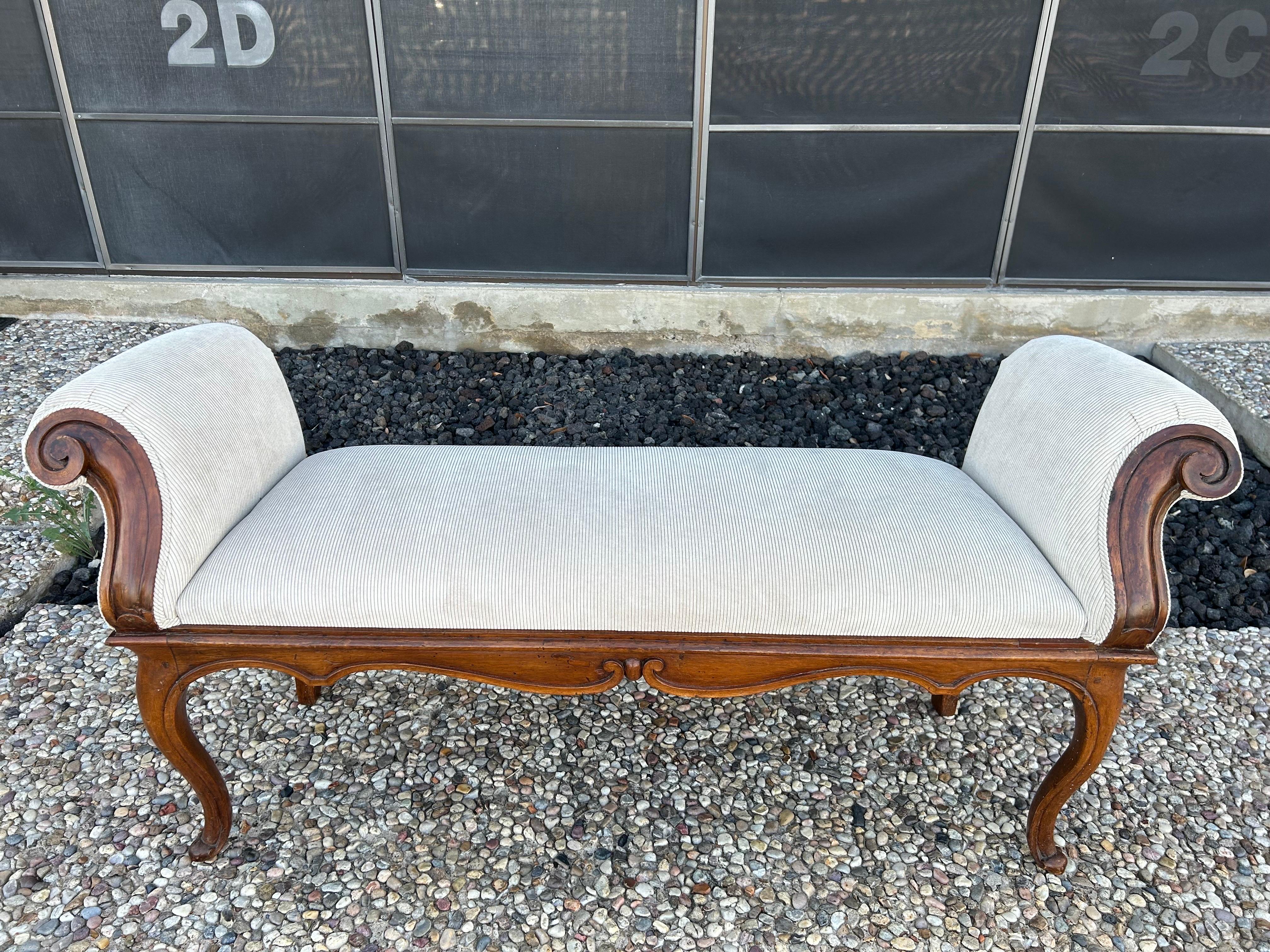 Banc en noyer baroque italien du 18e siècle Bon état - En vente à Houston, TX