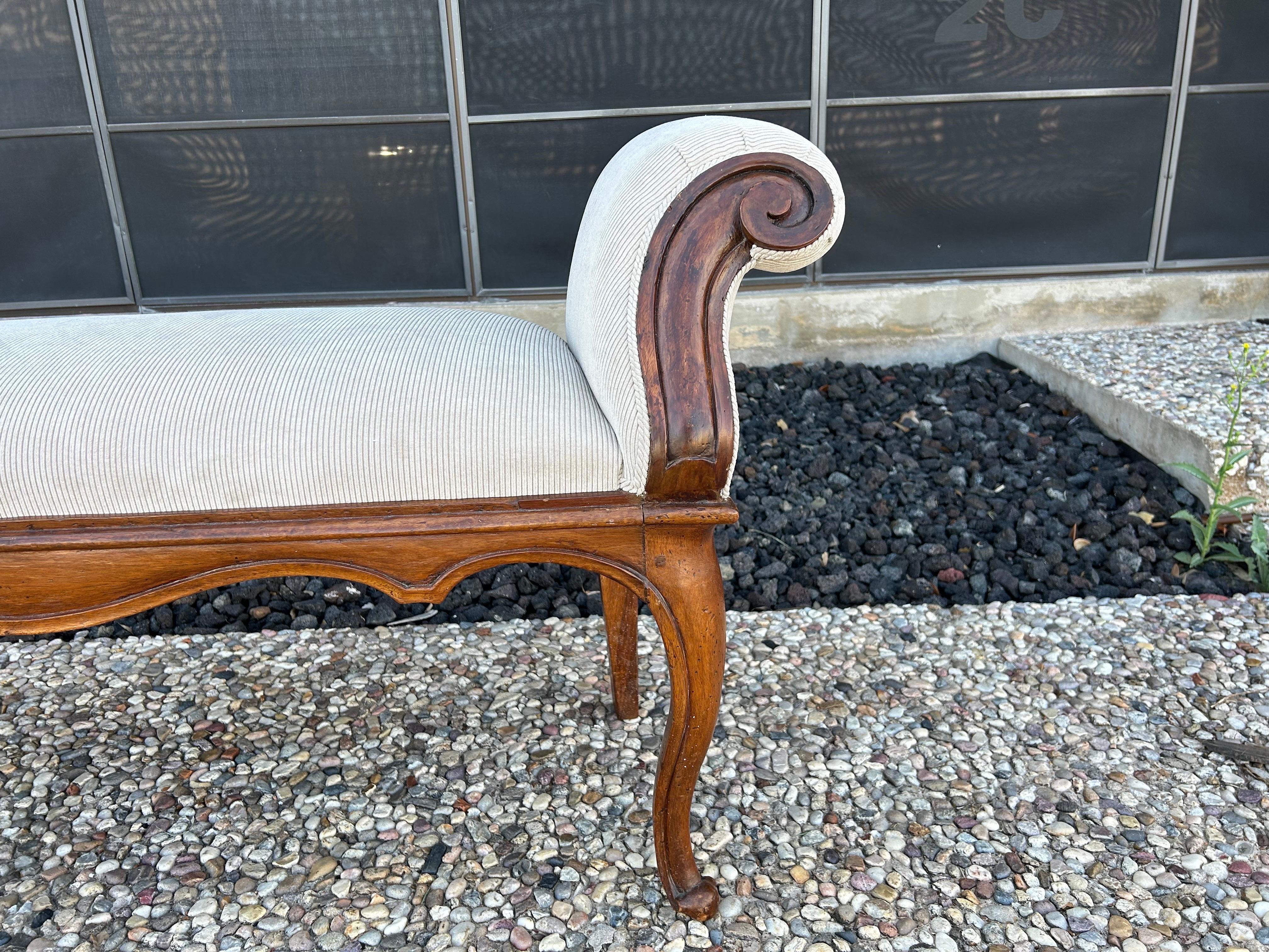 Banc en noyer baroque italien du 18e siècle en vente 1