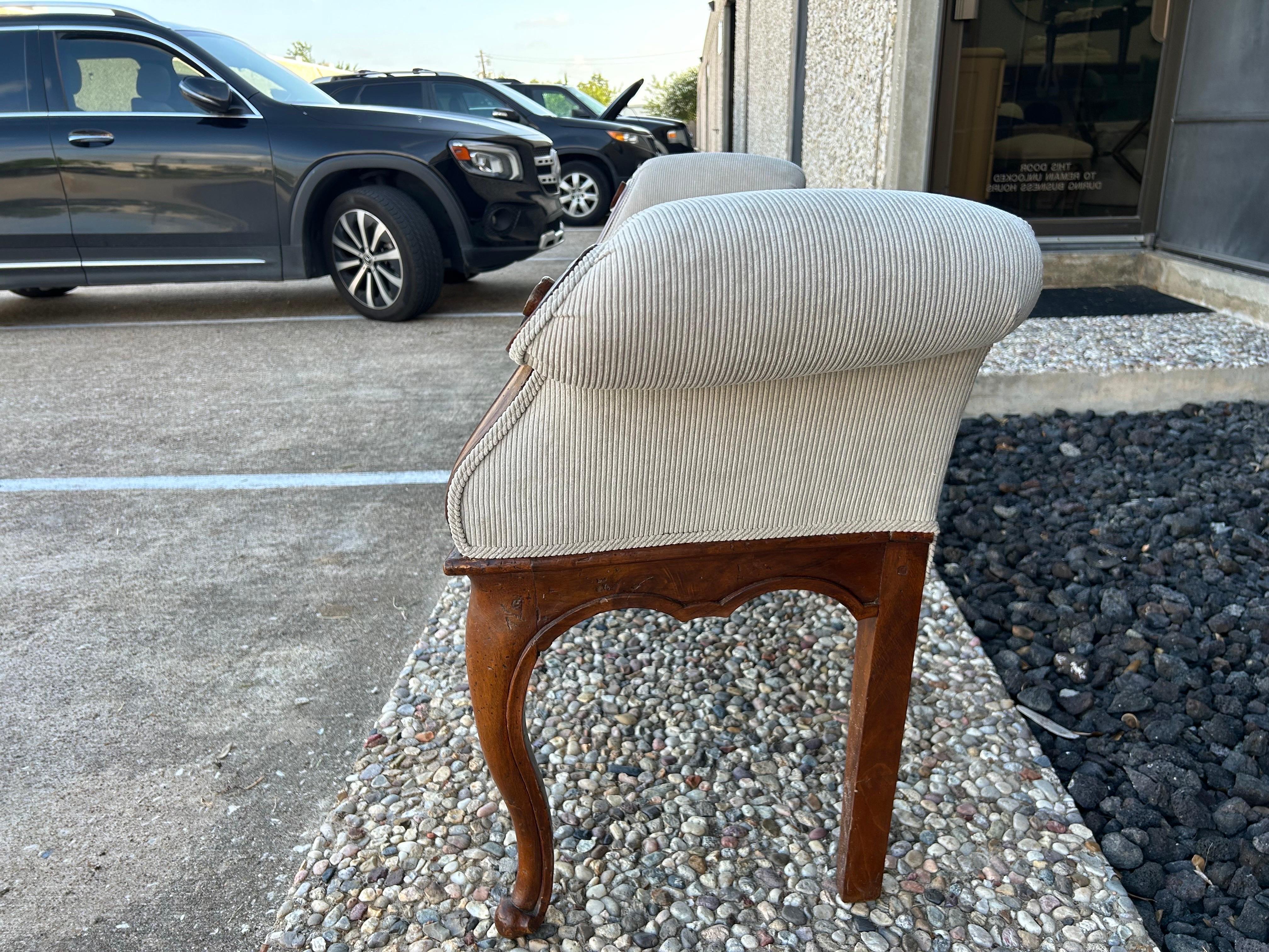 Banc en noyer baroque italien du 18e siècle en vente 2