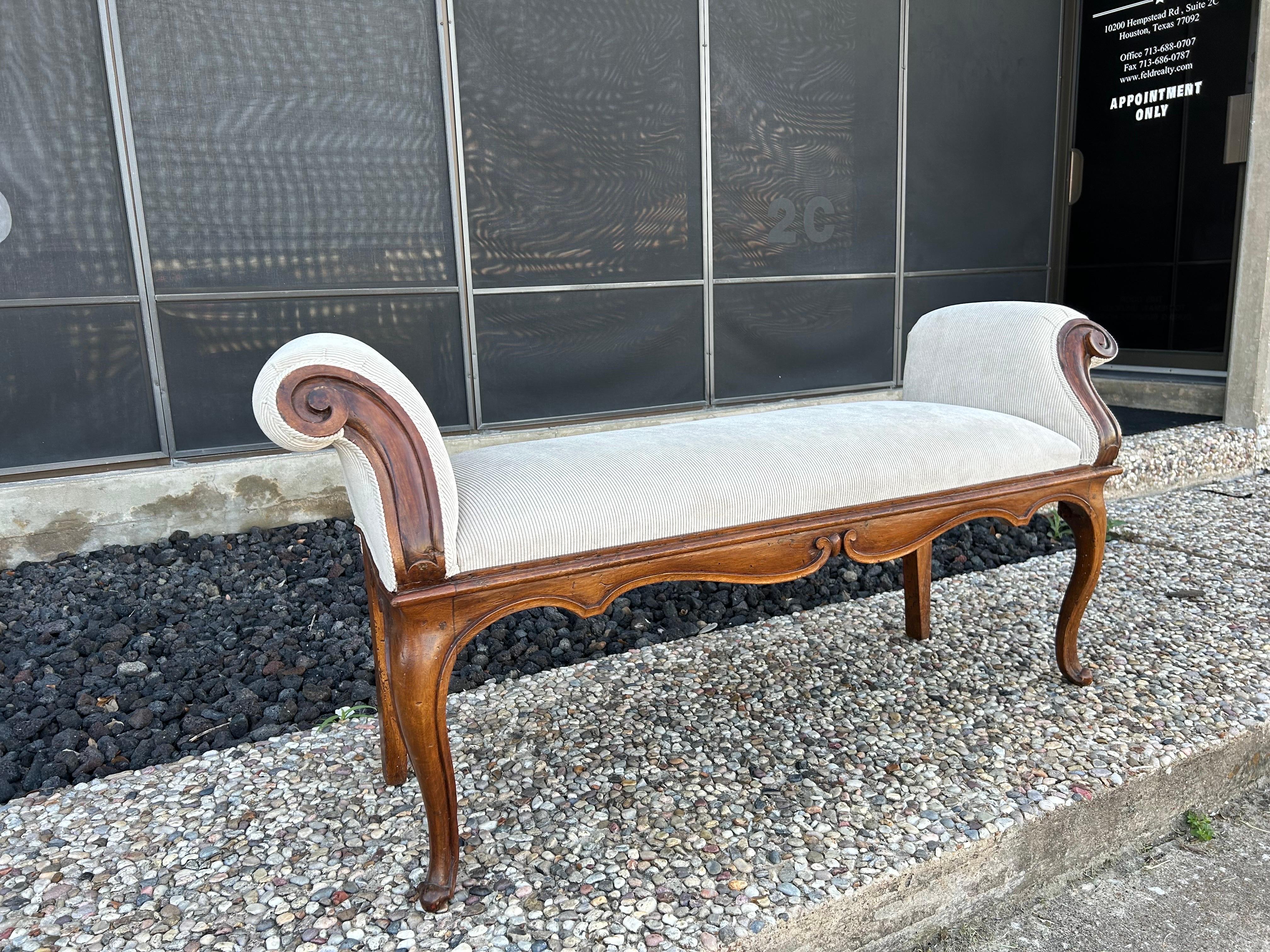 Banc en noyer baroque italien du 18e siècle en vente 3