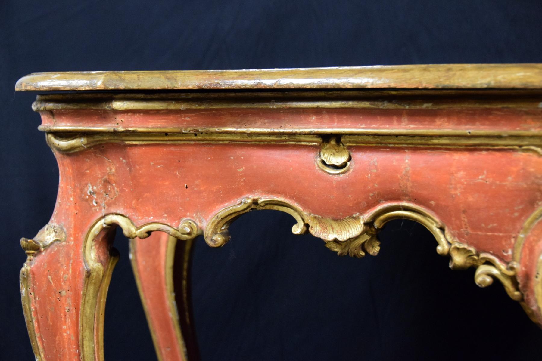 xVIIIe siècle:: baroque italien Consolle en bois laqué en vente 14