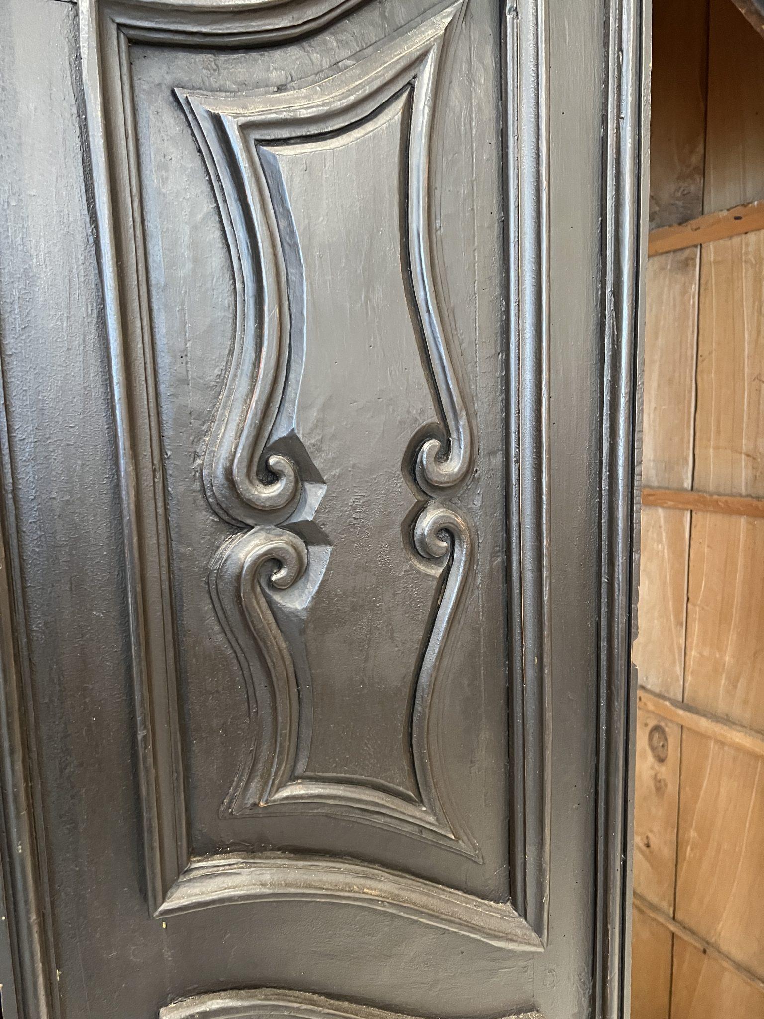 XVIIIe siècle et antérieur Armoire italienne noire du 18ème siècle en vente