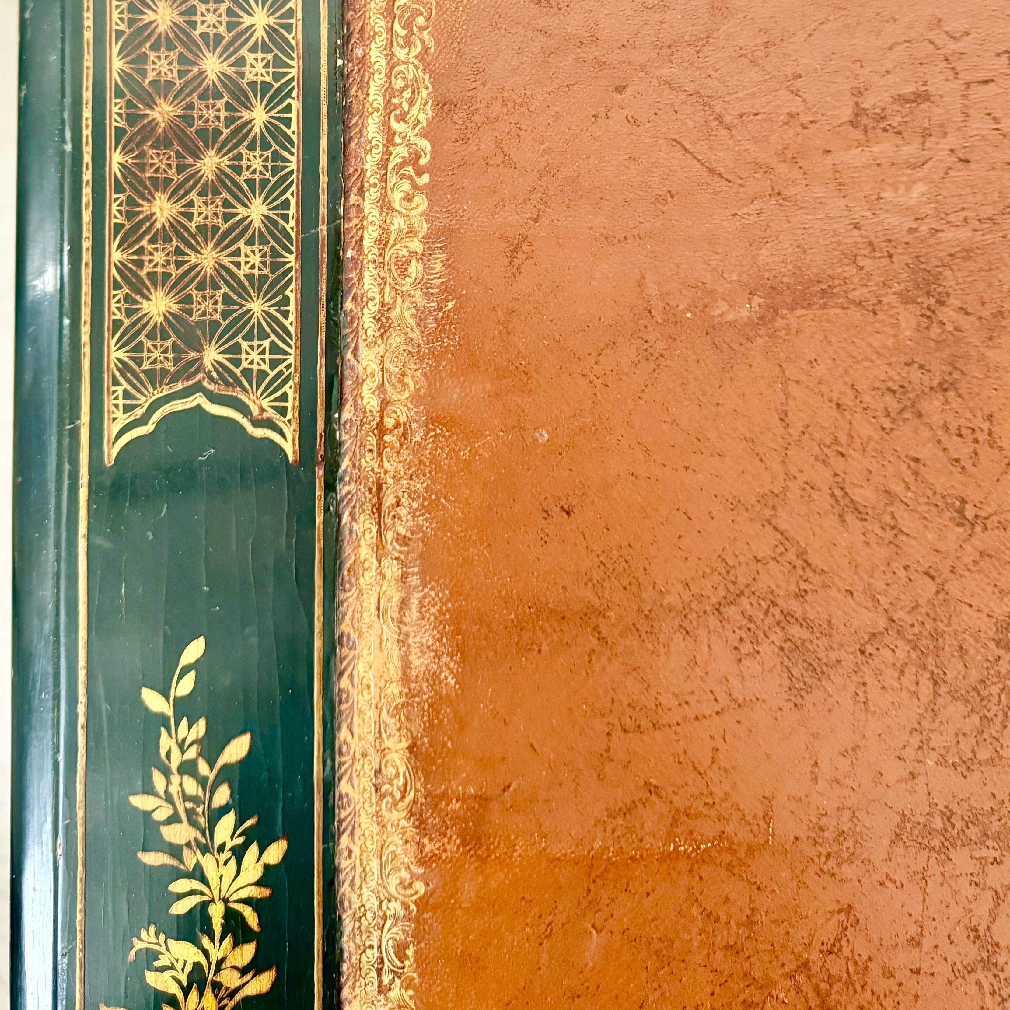 18th Century Italian Black Lacquer Desk With Chinoiserie Decor 4