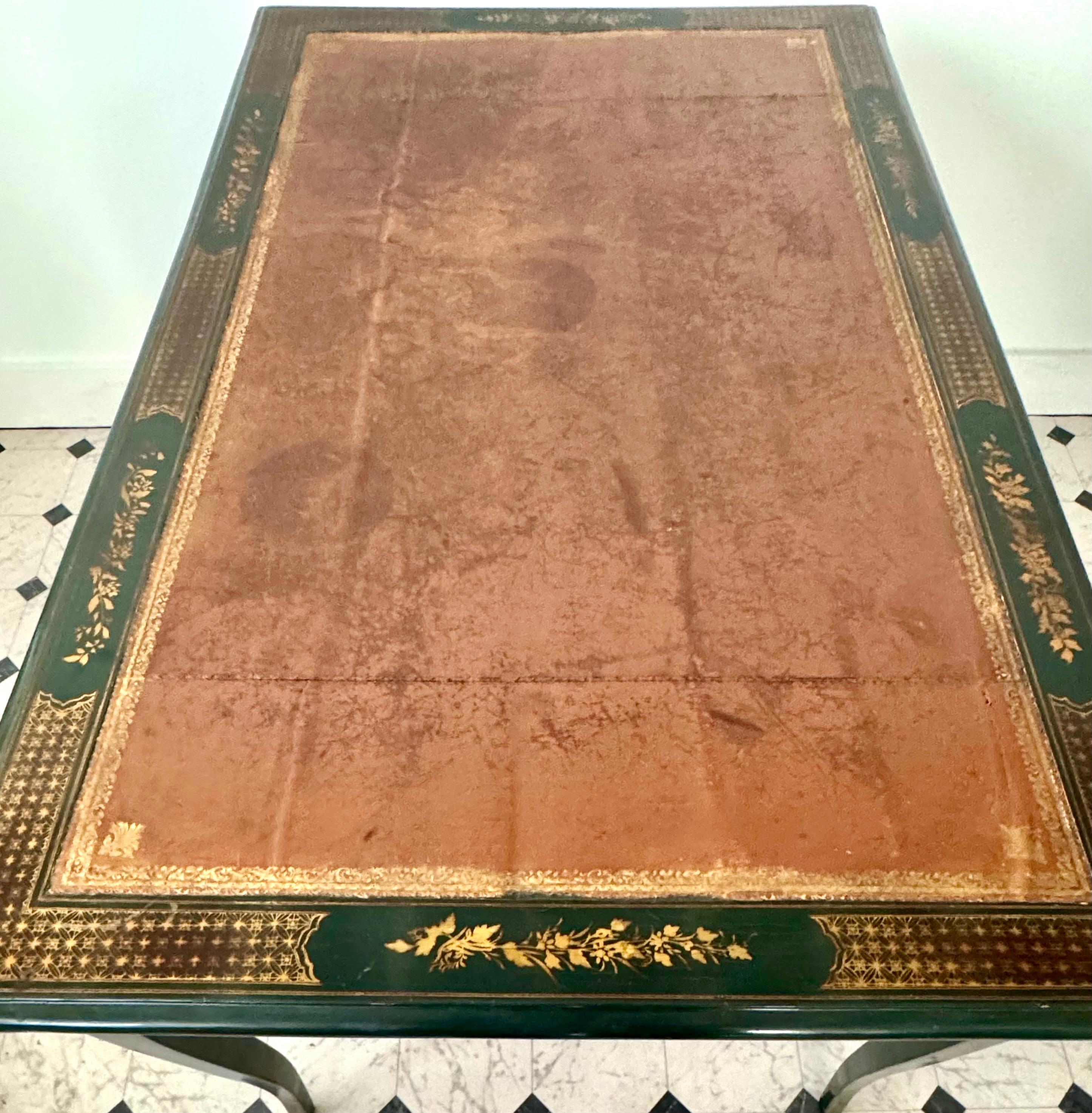 18th Century Italian Black Lacquer Desk With Chinoiserie Decor 8
