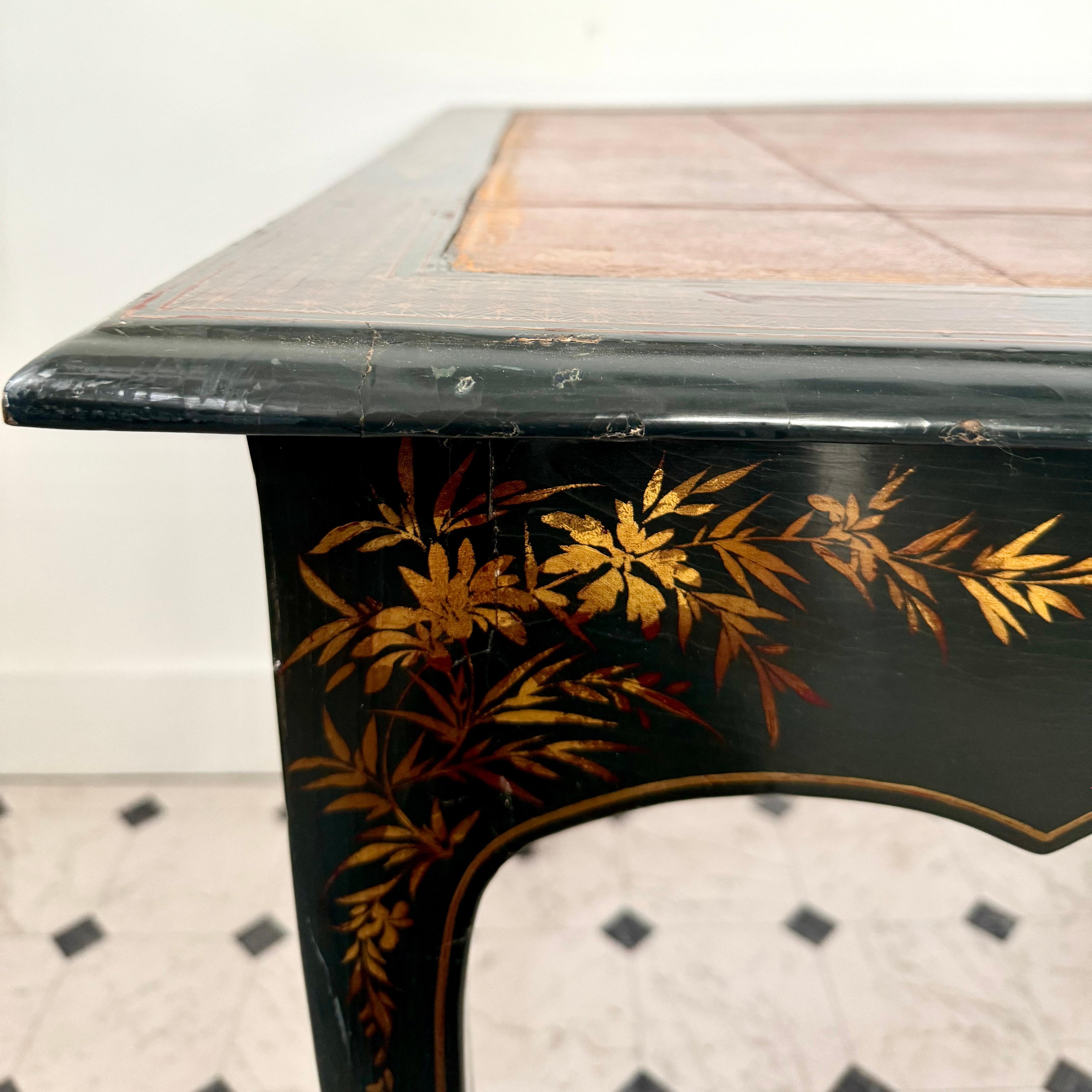 18th Century Italian Black Lacquer Desk With Chinoiserie Decor 1