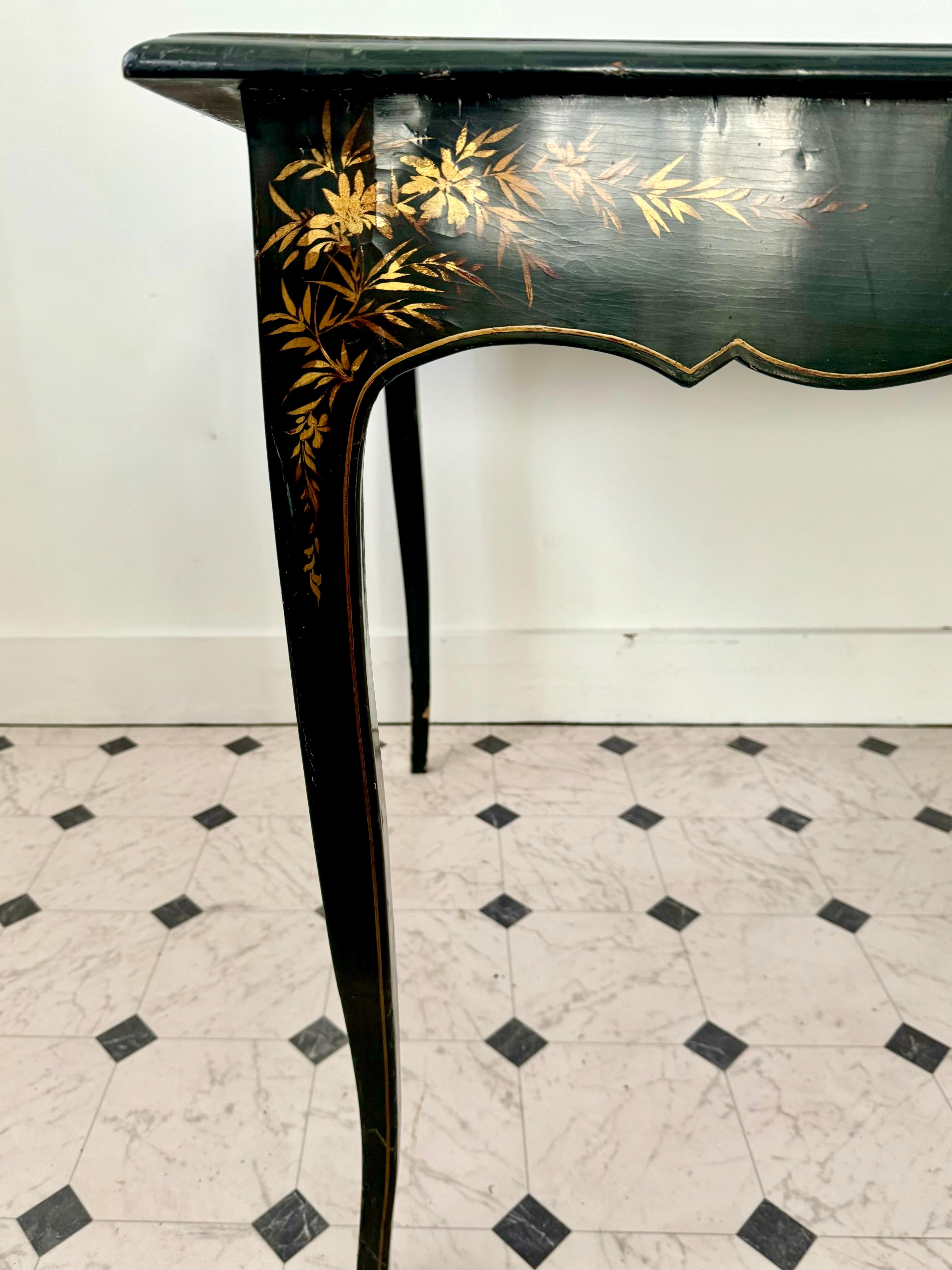 18th Century Italian Black Lacquer Desk With Chinoiserie Decor 2