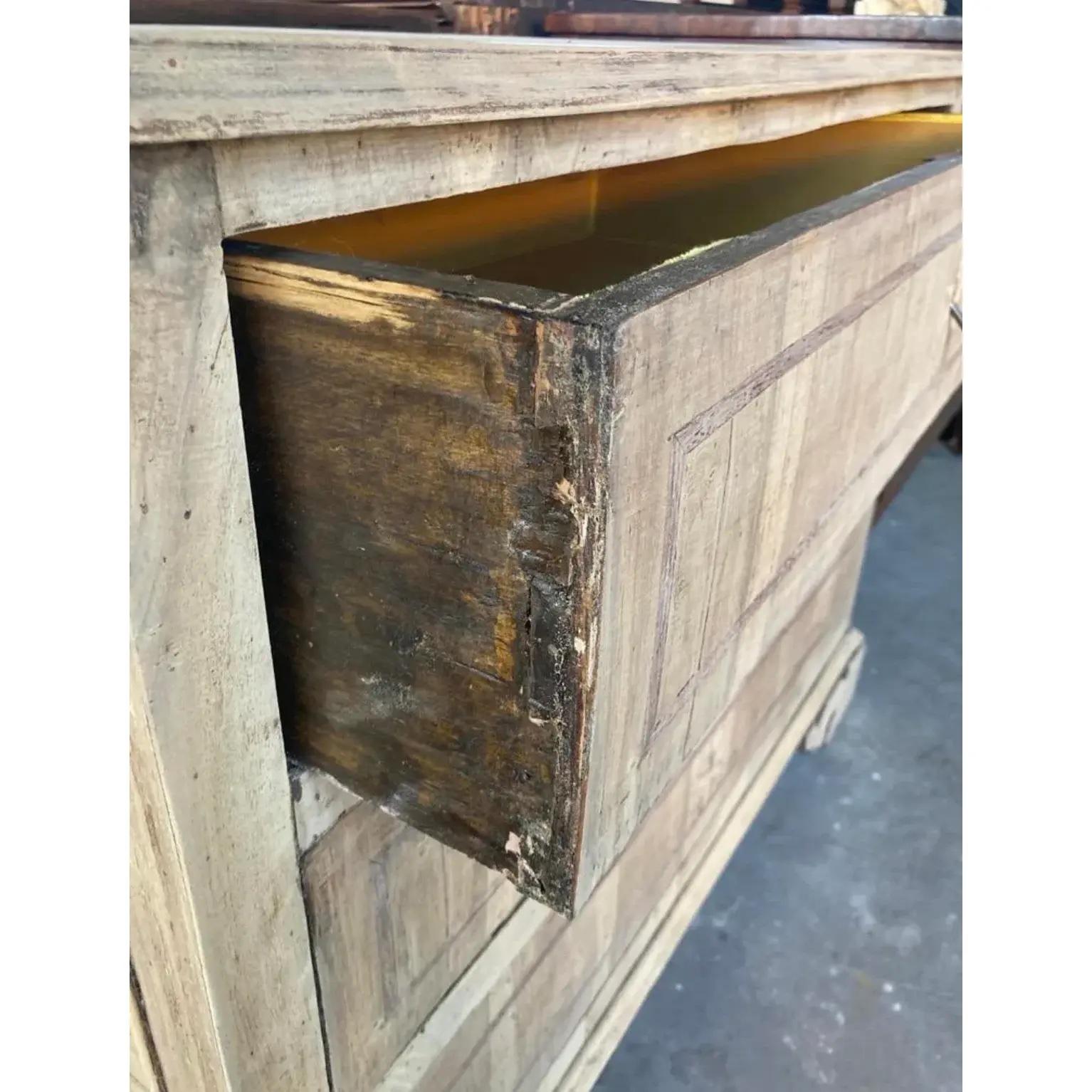 18th Century Italian Bleached Walnut Chest of Drawers / Canterano In Good Condition For Sale In Carmine, TX