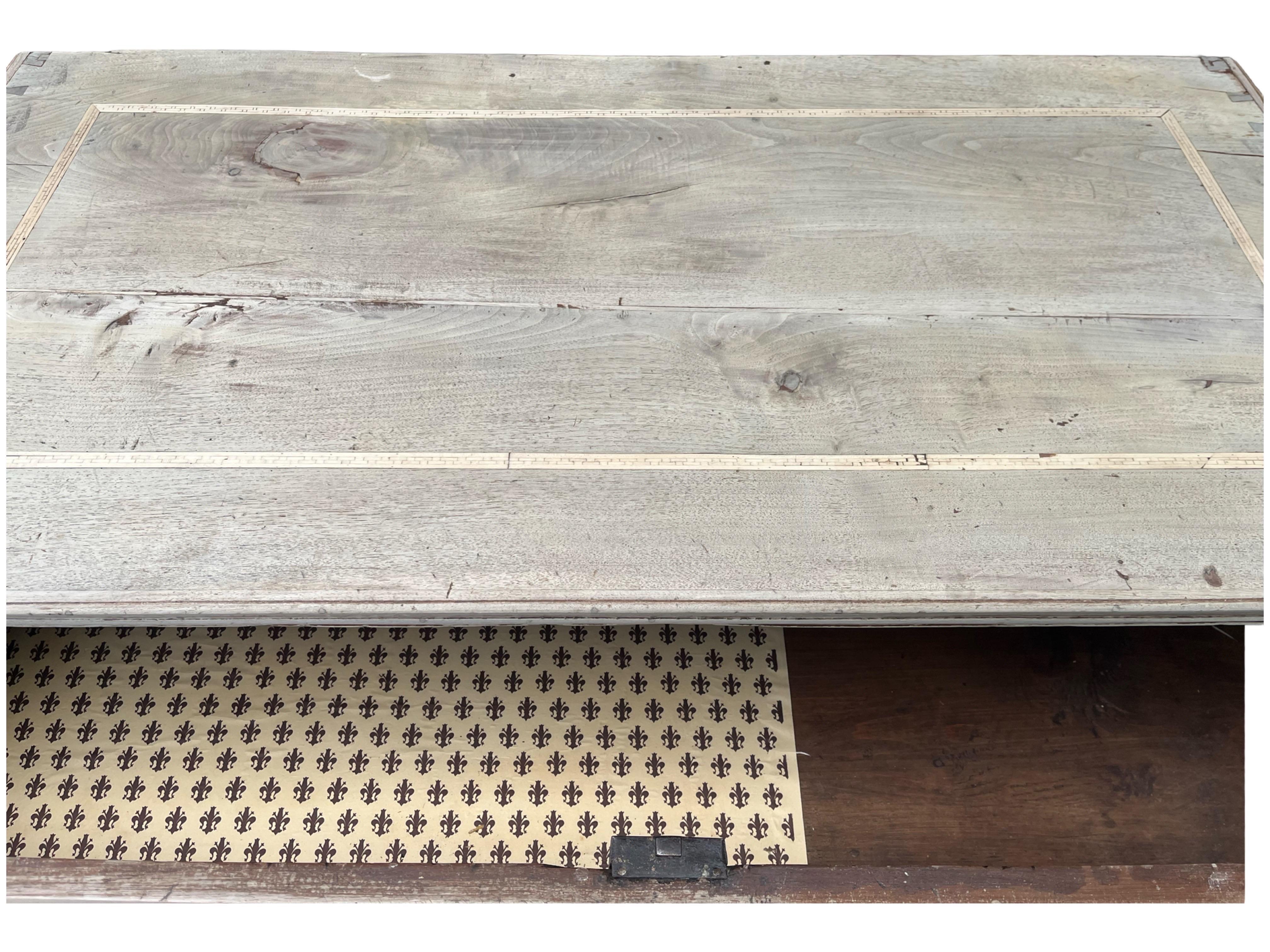 18th Century Italian Bleached Walnut Chest Of Drawers With Inlay For Sale 11