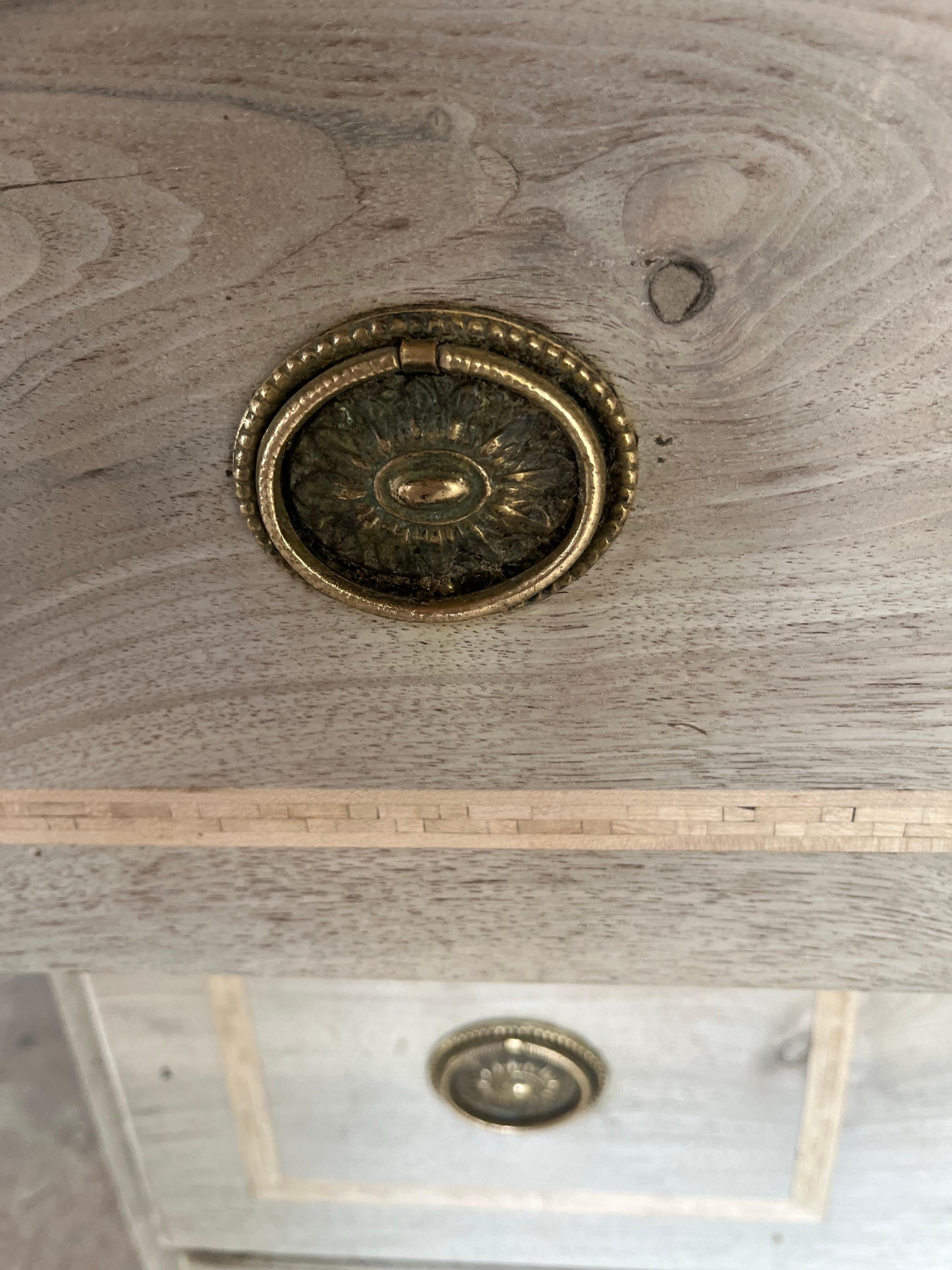 18th Century Italian Bleached Walnut Chest Of Drawers With Inlay For Sale 13