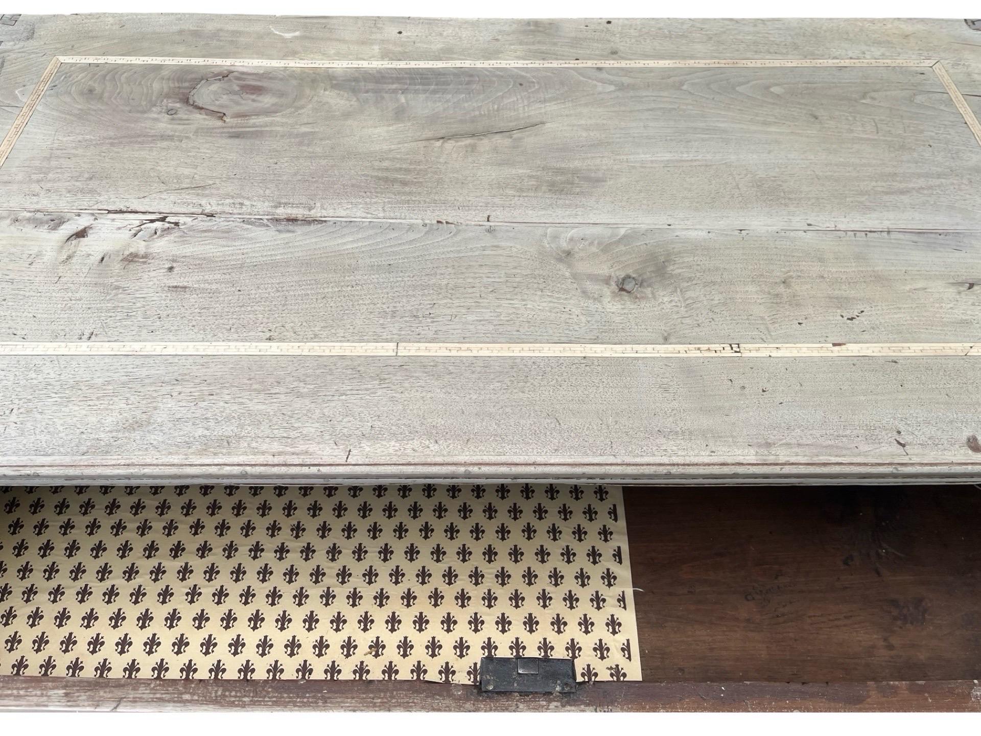 18th Century Italian Bleached Walnut Chest Of Drawers With Inlay For Sale 3