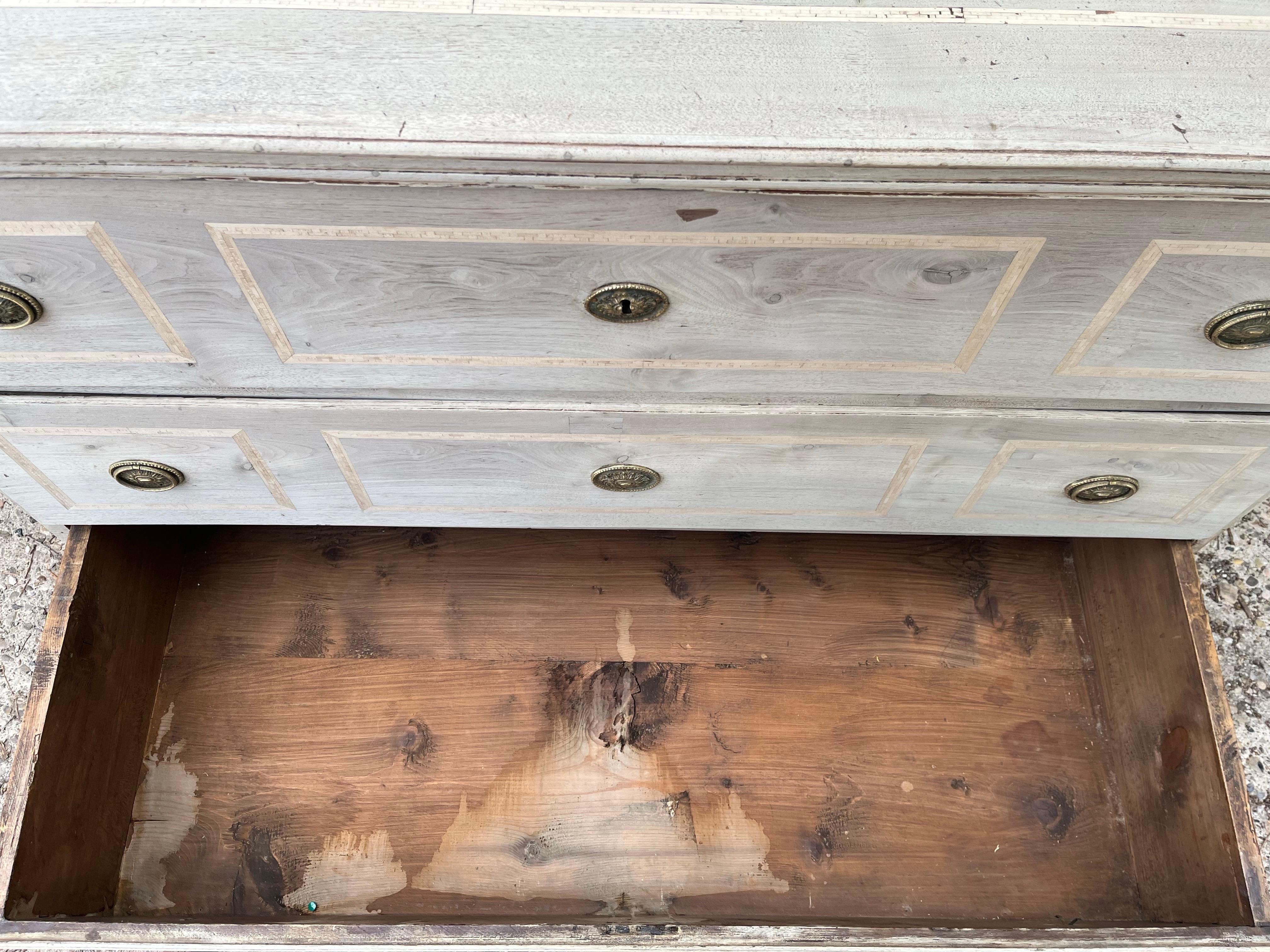 18th Century Italian Bleached Walnut Chest Of Drawers With Inlay For Sale 5
