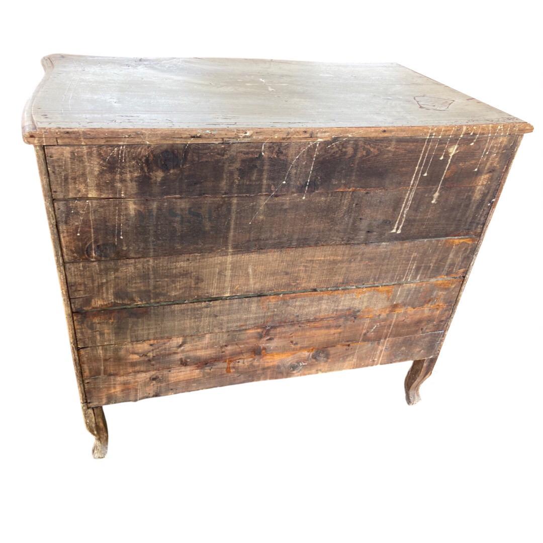 Rococo 18th Century Italian Bleached Walnut Serpentine Front Commode / Chest of Drawers