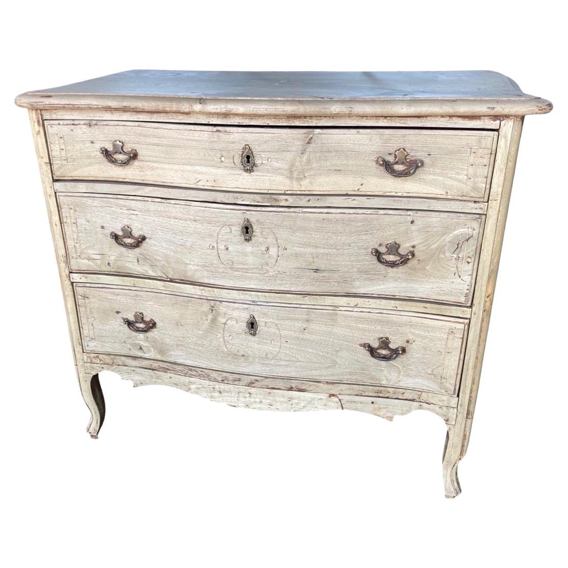 18th Century Italian Bleached Walnut Serpentine Front Commode / Chest of Drawers