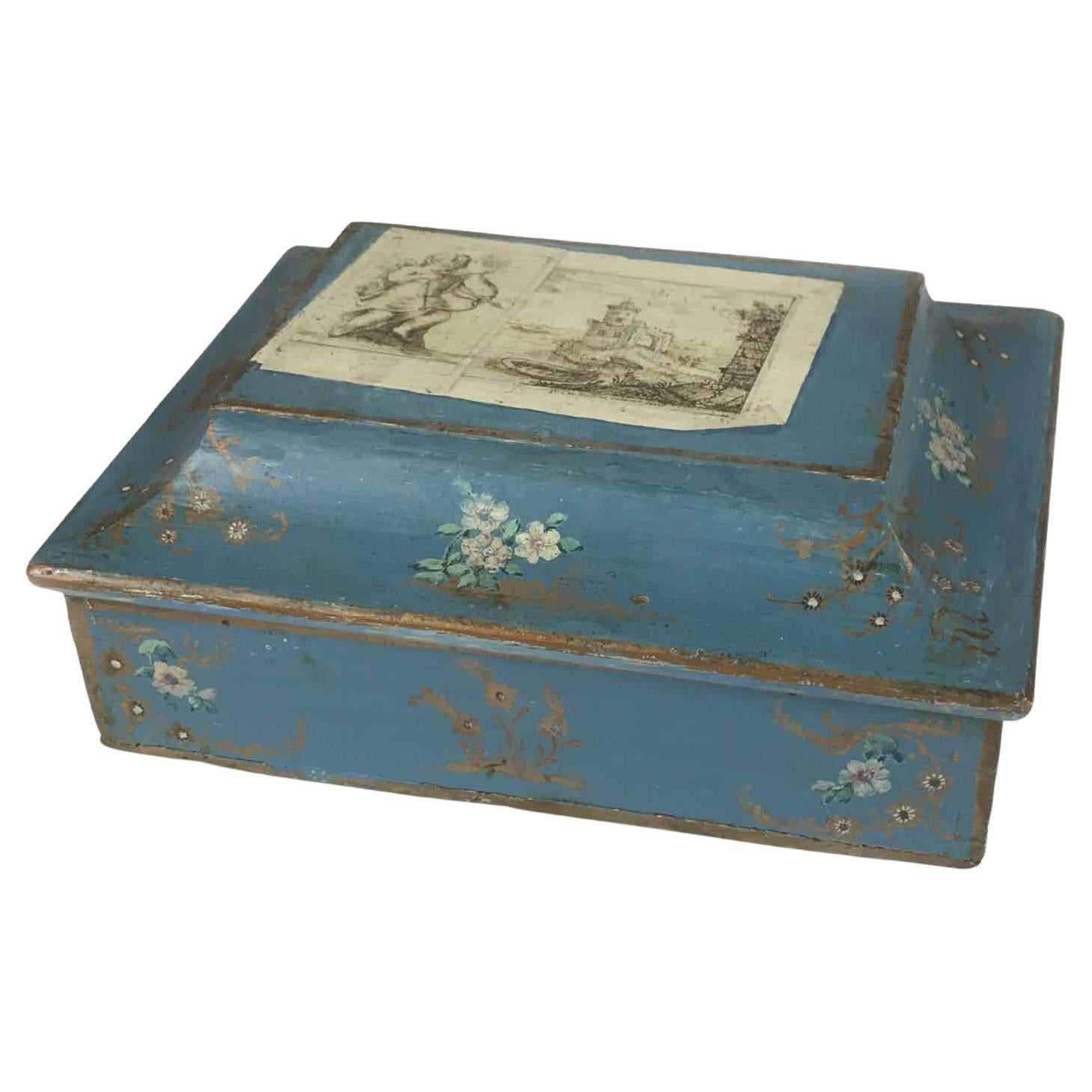 Italienische blaue dekorative Schachtel mit Amor- und Blumendekor aus dem 18. Jahrhundert im Angebot